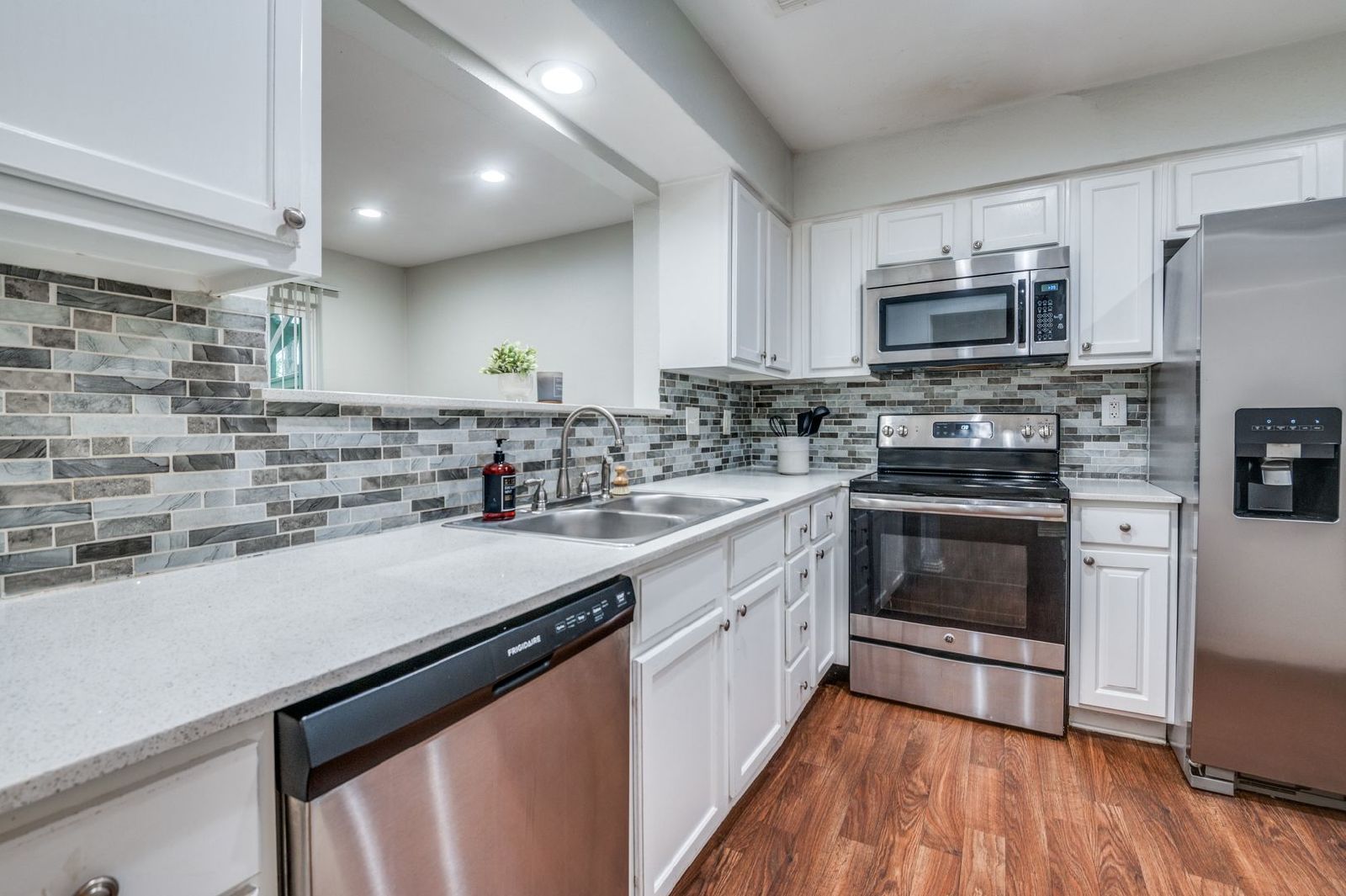 Charming 2-Bedroom Townhome with Private Backyard in the Heart of Farmers Branch property image