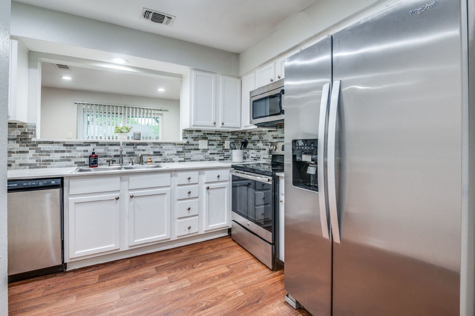 Charming 2-Bedroom Townhome with Private Backyard in the Heart of Farmers Branch property image