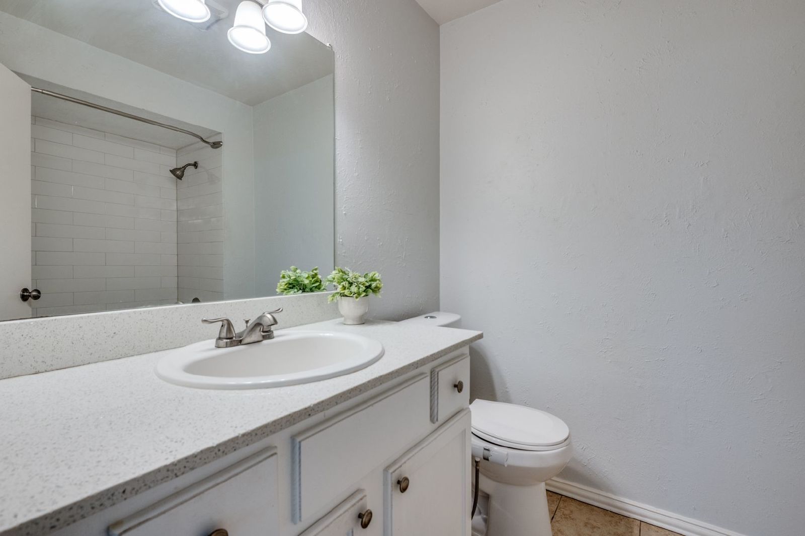 Charming 2-Bedroom Townhome with Private Backyard in the Heart of Farmers Branch property image