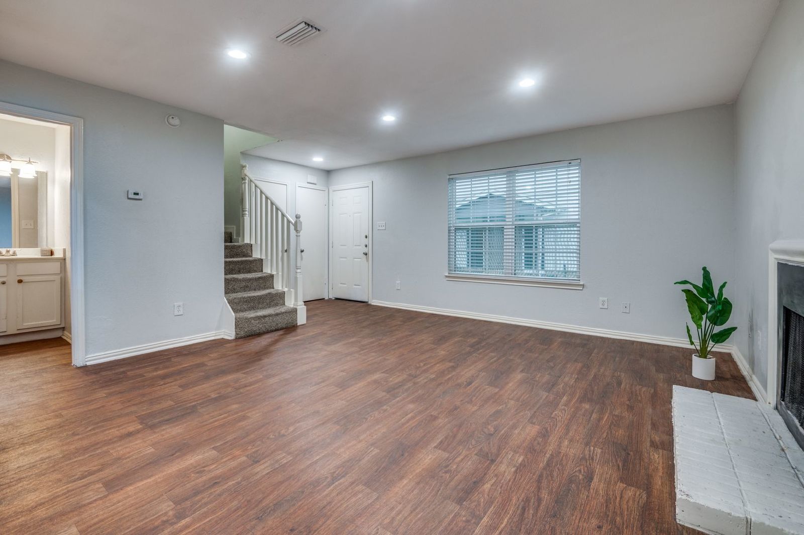 Charming 2-Bedroom Townhome with Private Backyard in the Heart of Farmers Branch property image