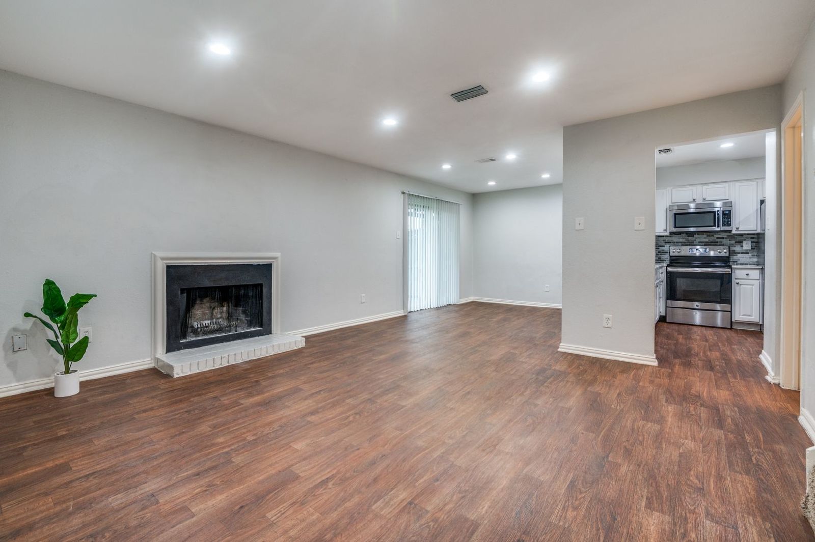Charming 2-Bedroom Townhome with Private Backyard in the Heart of Farmers Branch property image