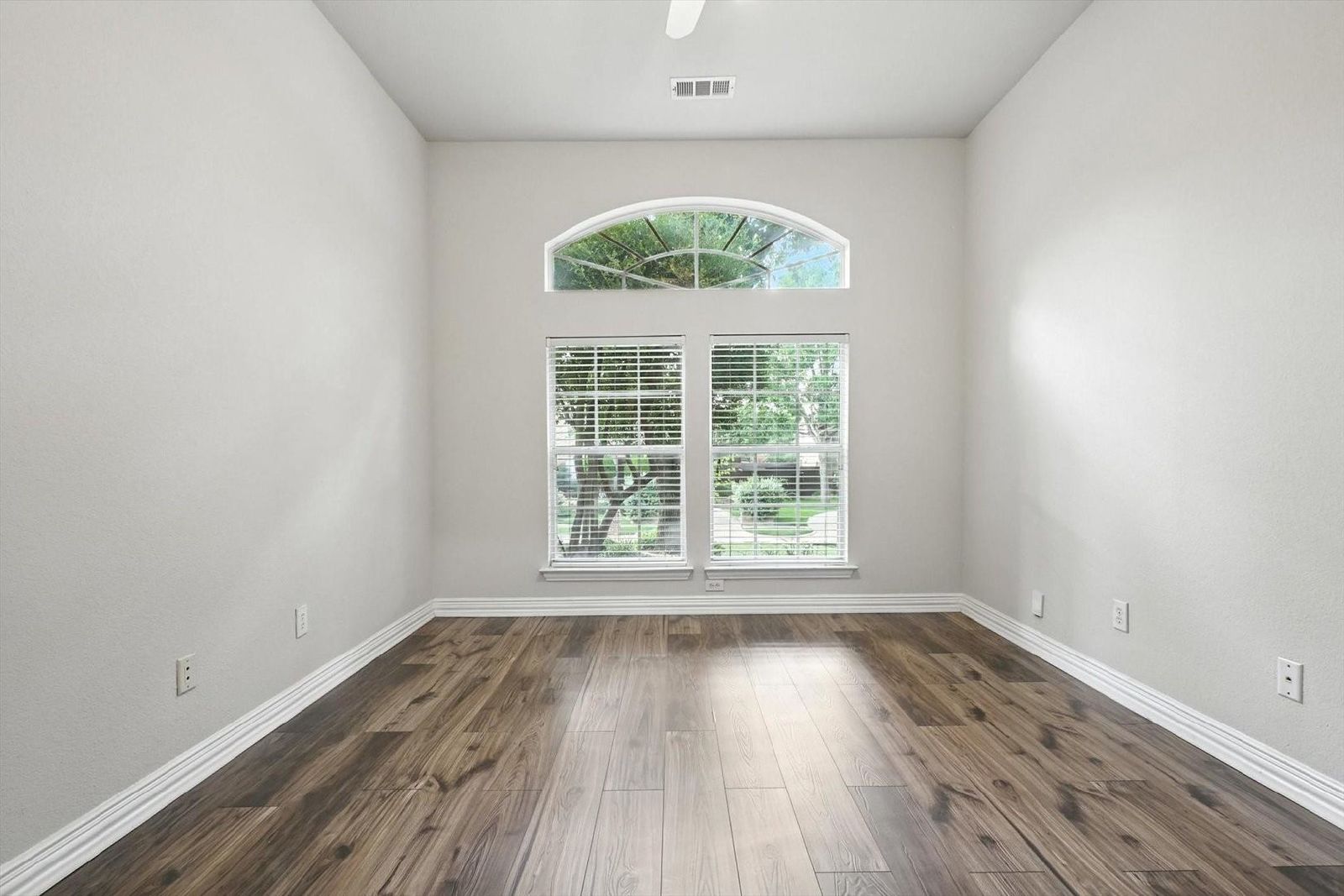 Exclusive 5 Bedroom in Richardson – Immediate Move-In! property image