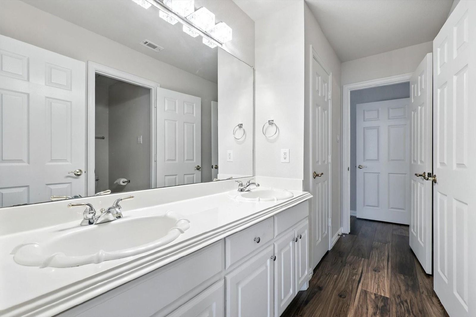 Exclusive 5 Bedroom in Richardson – Immediate Move-In! property image