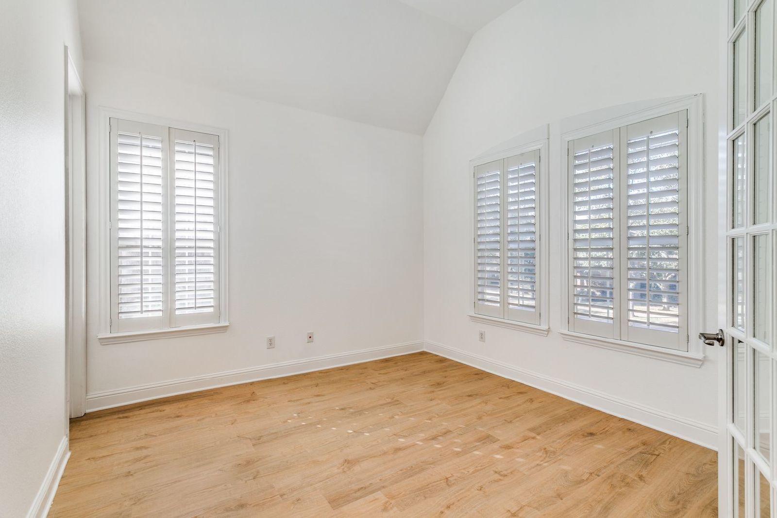 Fully Renovated 4-Bed Home in Gated Hackberry Creek Community property image