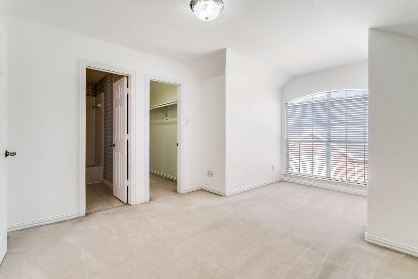 Fully Renovated 4-Bed Home in Gated Hackberry Creek Community property image