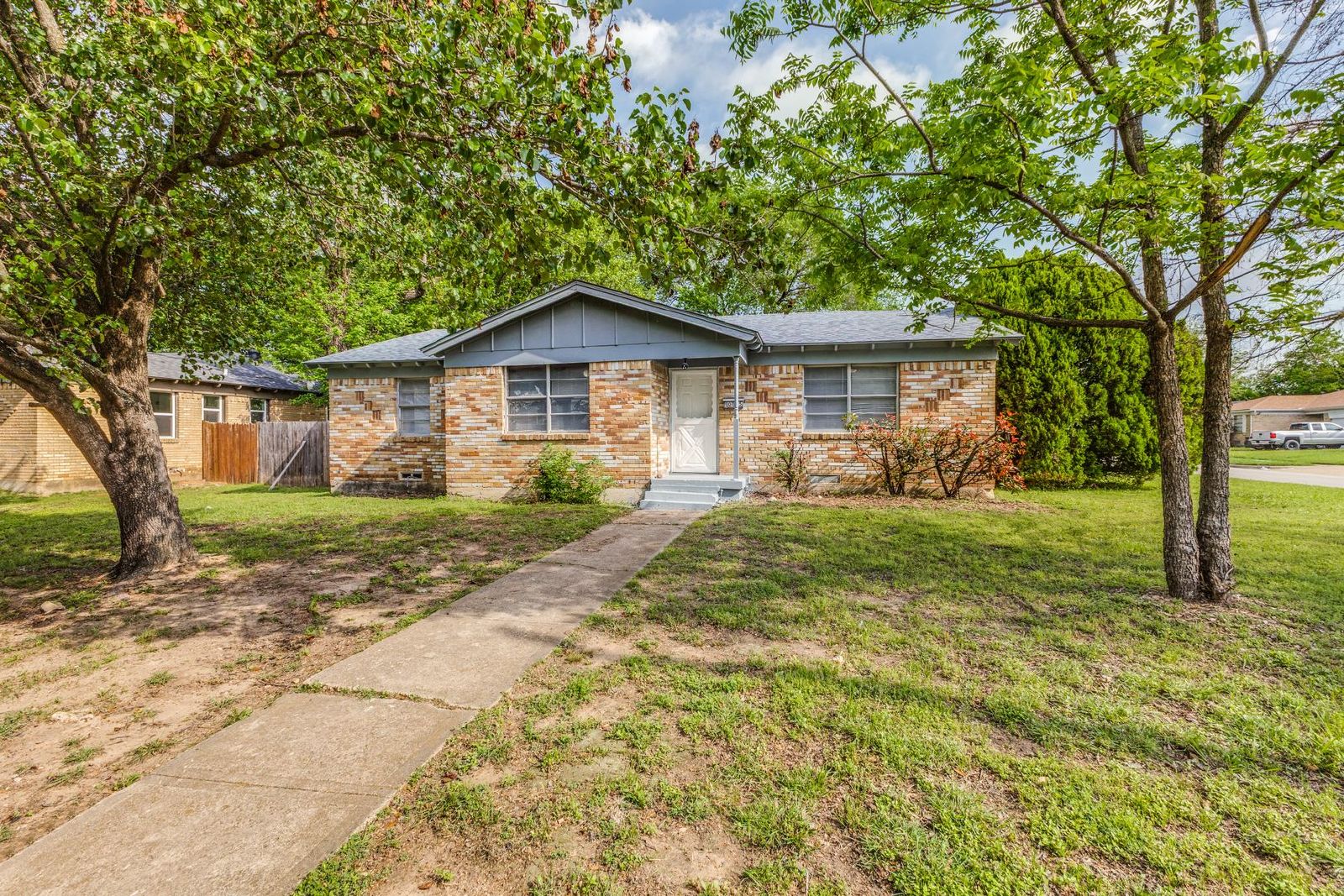 Spacious Home in Pleasant Grove – Convenient Location Near Dining, Parks & Shopping! property image