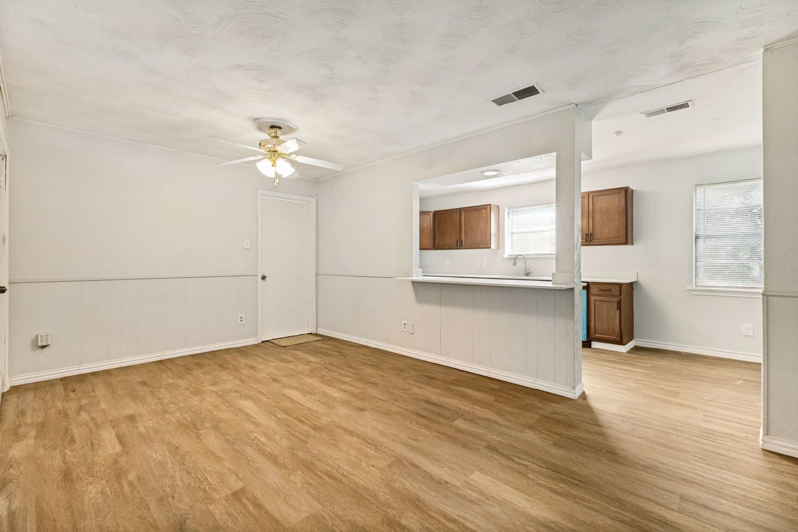 Spacious Home in Pleasant Grove – Convenient Location Near Dining, Parks & Shopping! property image