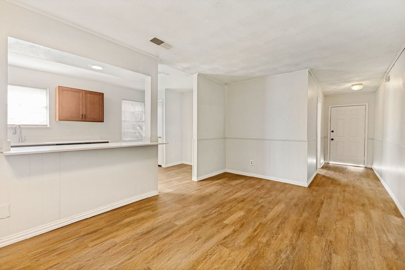 Spacious Home in Pleasant Grove – Convenient Location Near Dining, Parks & Shopping! property image