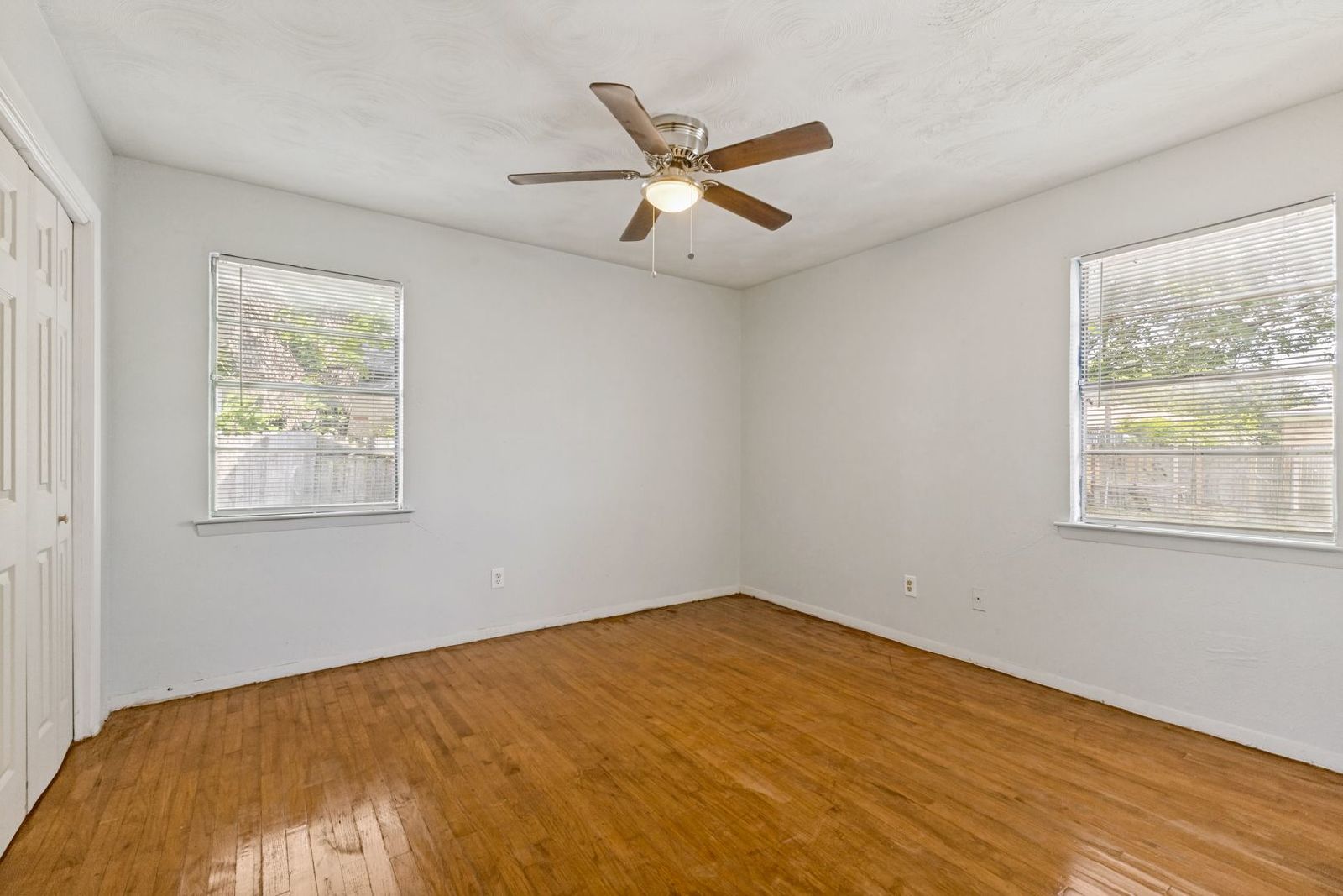 Spacious Home in Pleasant Grove – Convenient Location Near Dining, Parks & Shopping! property image