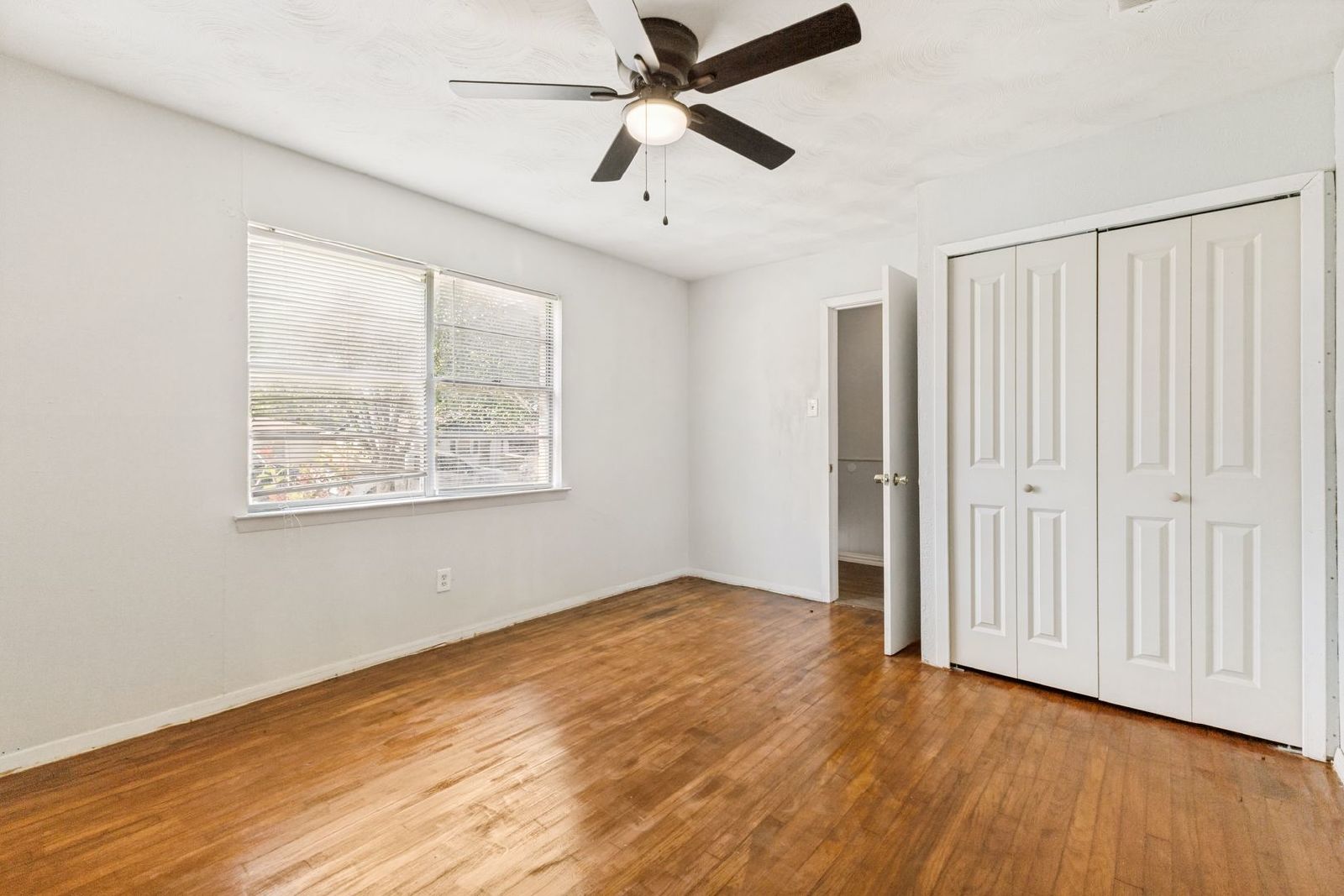 Spacious Home in Pleasant Grove – Convenient Location Near Dining, Parks & Shopping! property image