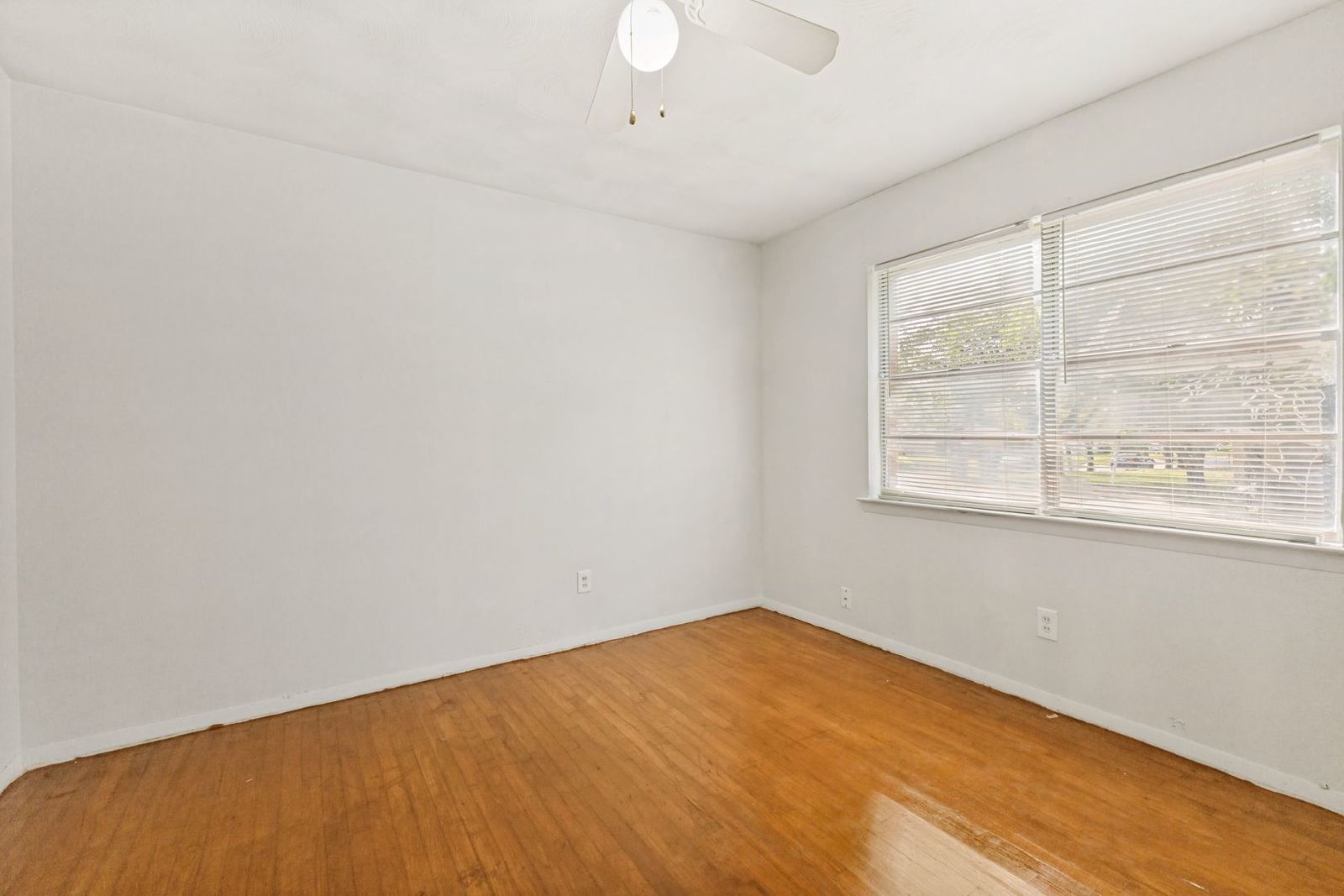 Spacious Home in Pleasant Grove – Convenient Location Near Dining, Parks & Shopping! property image