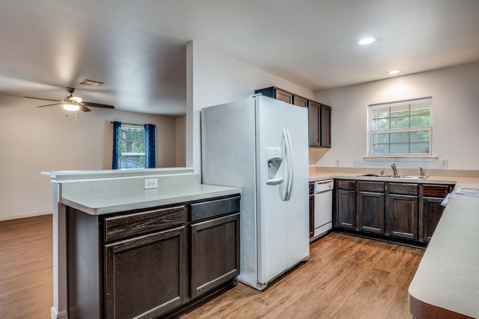 Charming Home Near Bonton Farms & Major Dallas Conveniences – Move-In Ready! property image