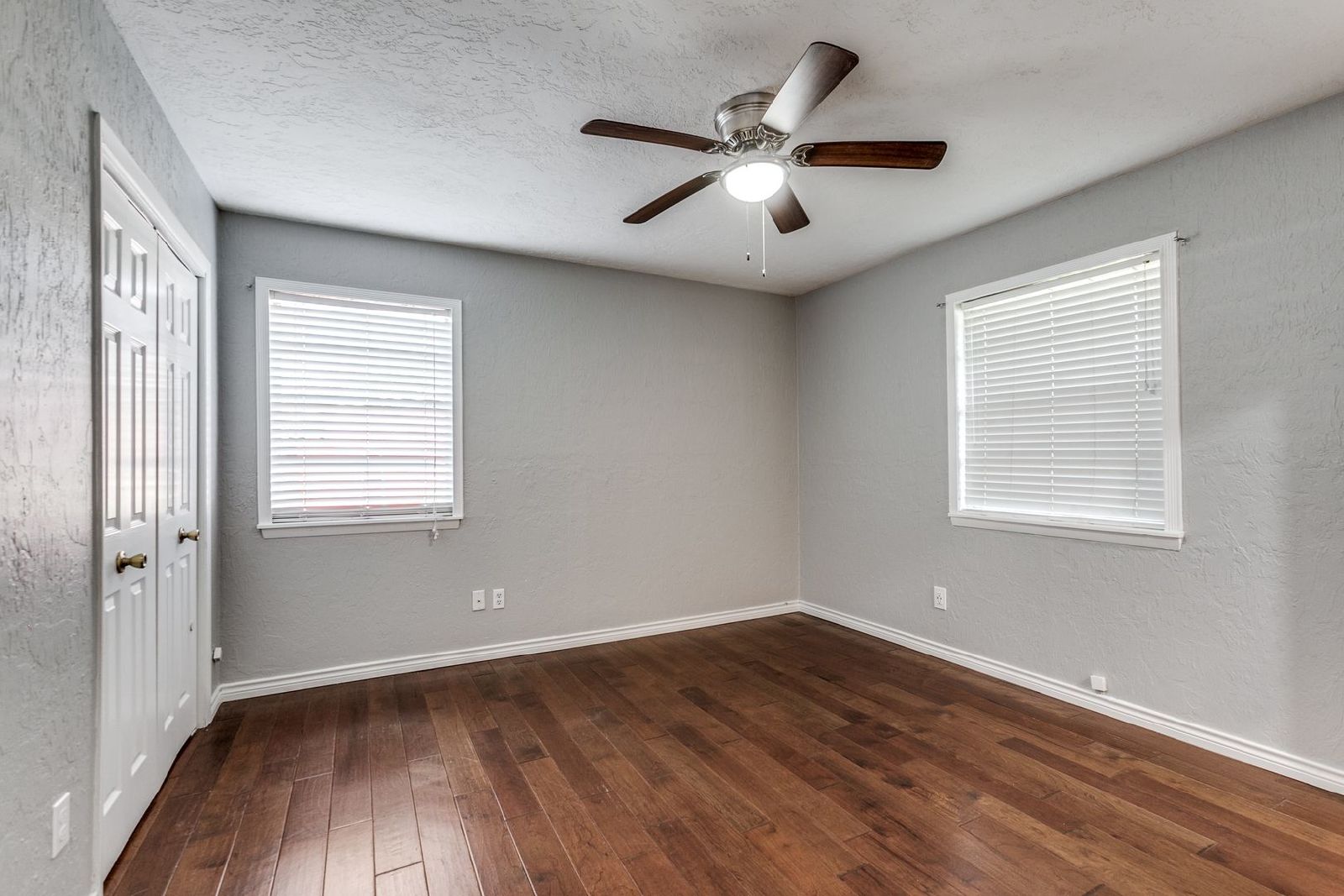 Charming 4-Bedroom Home in Garland - Spacious Layout & Great Backyard! property image