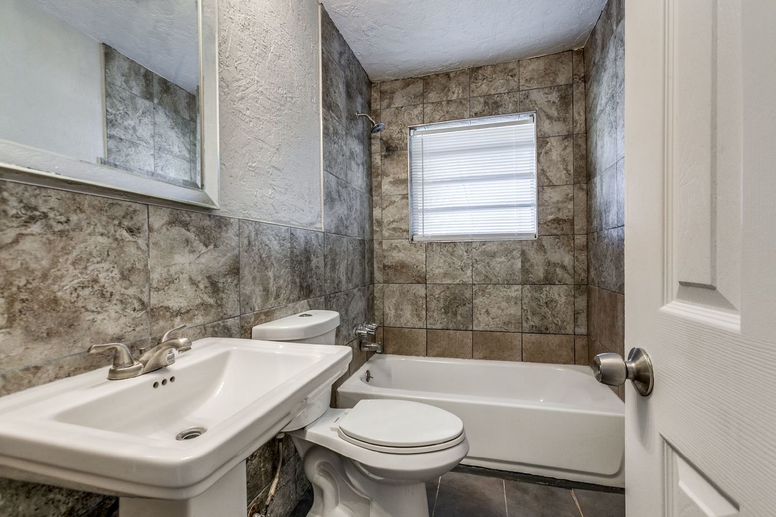 Charming 4-Bedroom Home in Garland - Spacious Layout & Great Backyard! property image