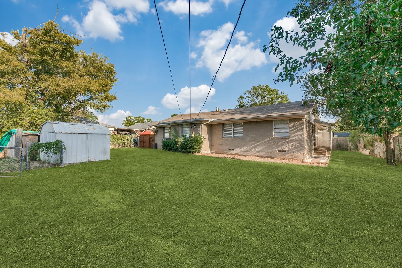 Charming 4-Bedroom Home in Garland - Spacious Layout & Great Backyard! property image