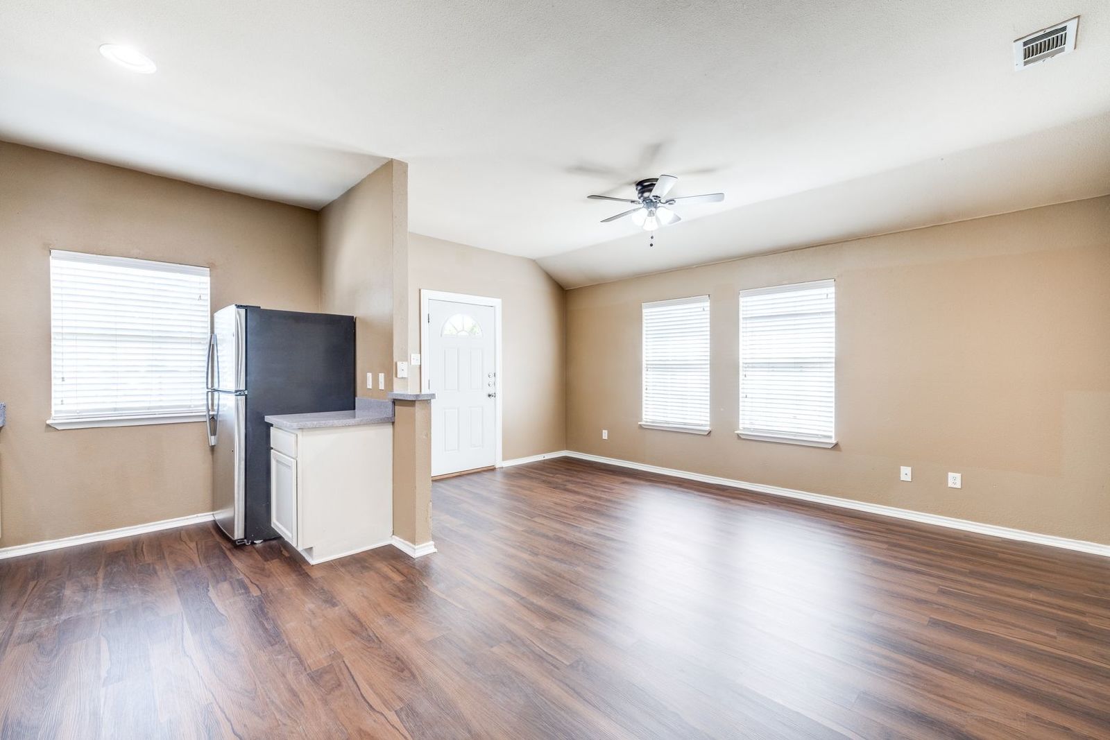 Experience Modern Comfort – Spacious 2-Bedroom Duplex with Private Backyard property image