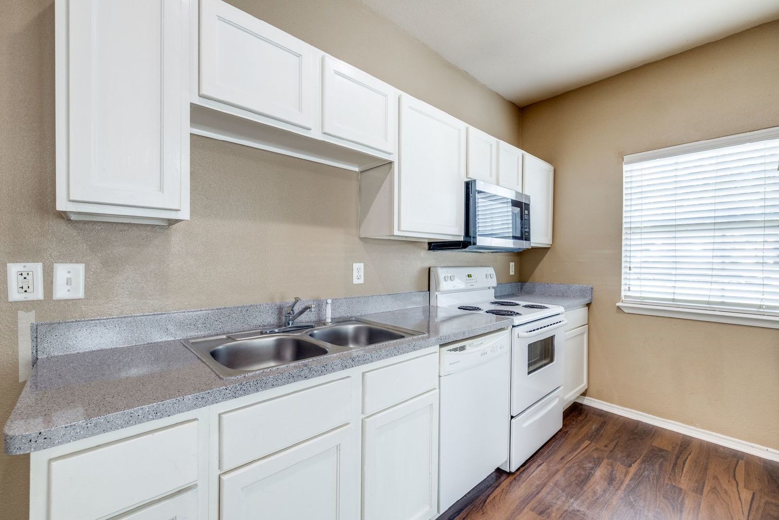 Experience Modern Comfort – Spacious 2-Bedroom Duplex with Private Backyard property image