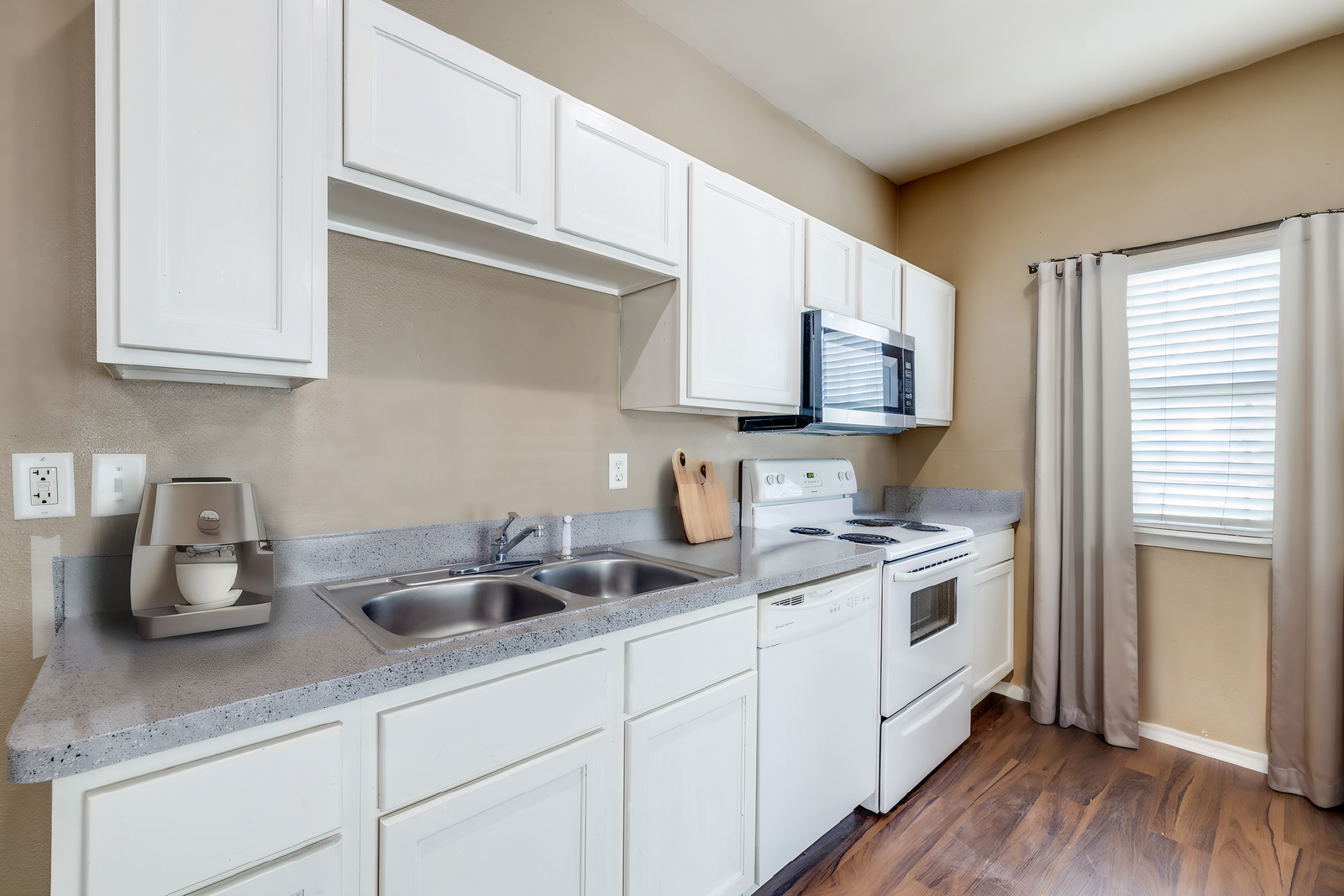 Experience Modern Comfort – Spacious 2-Bedroom Duplex with Private Backyard property image