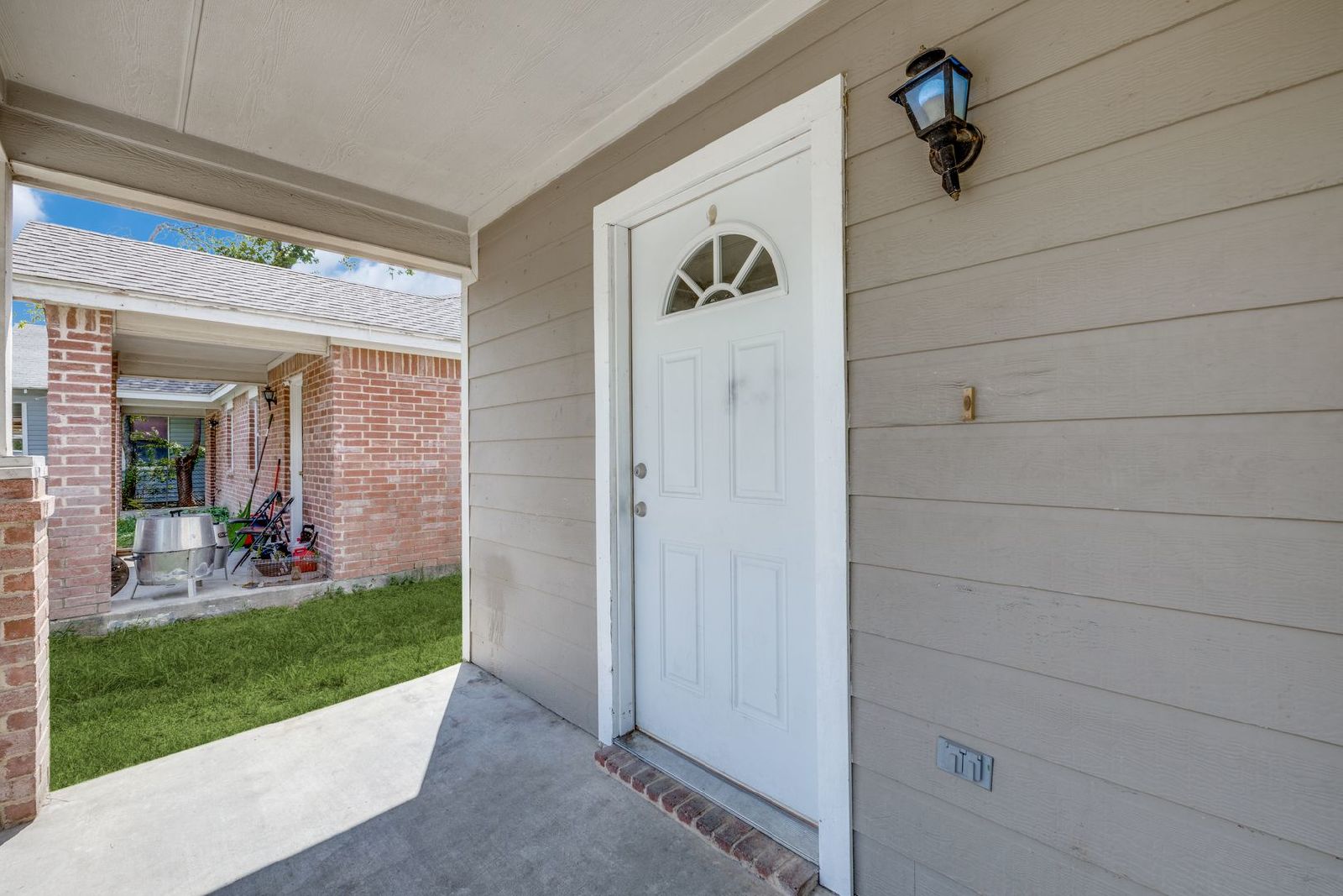 Experience Modern Comfort – Spacious 2-Bedroom Duplex with Private Backyard property image