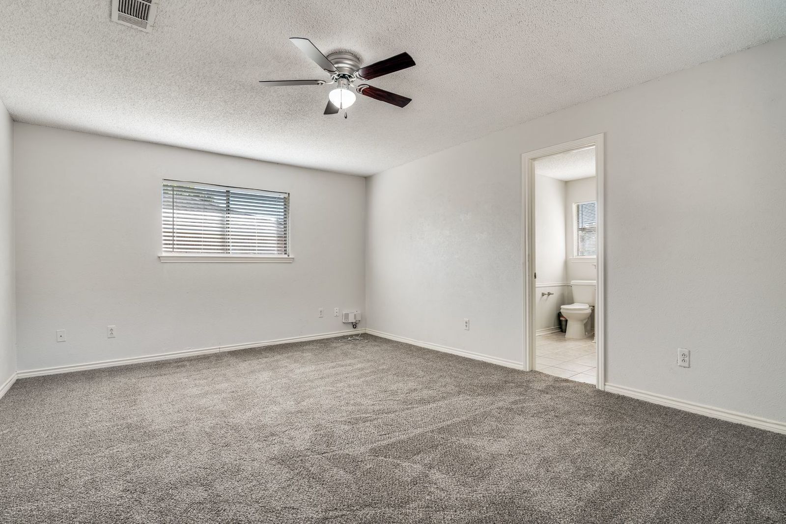 Beautiful 3-Bed, 2.5-Bath Home in Garland – Spacious Layout & Fantastic Amenities! property image