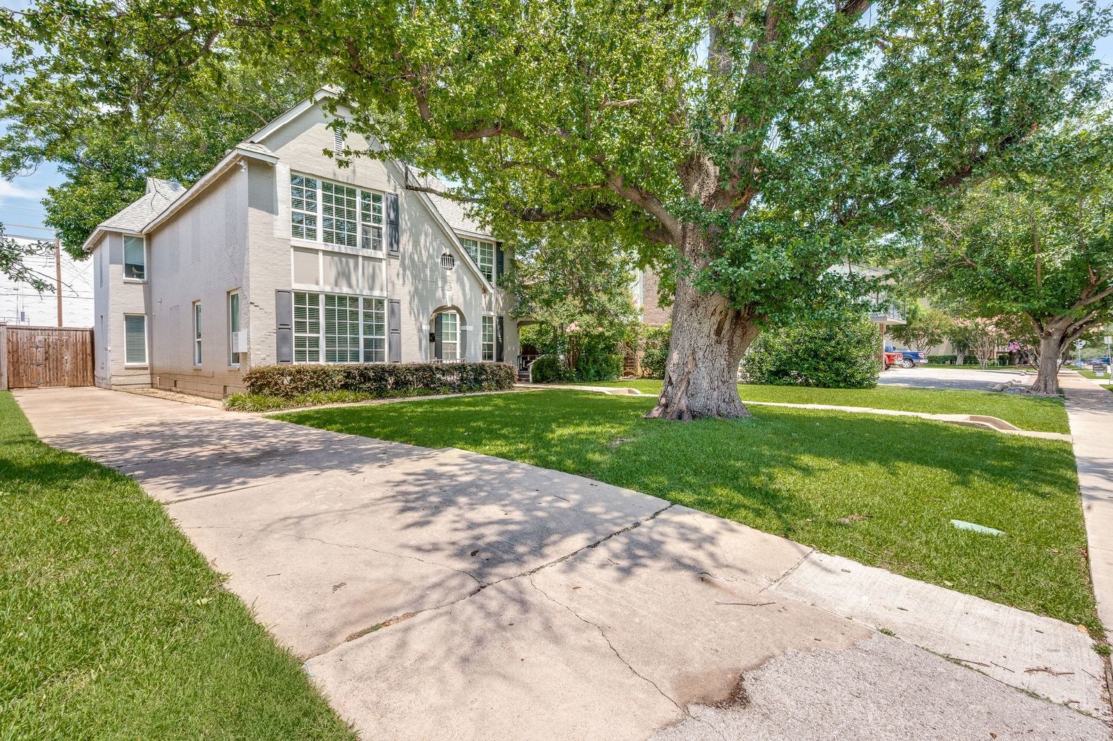 Modern Oak Lawn Living | Stylish Townhome Minutes from Uptown & Turtle Creek property image