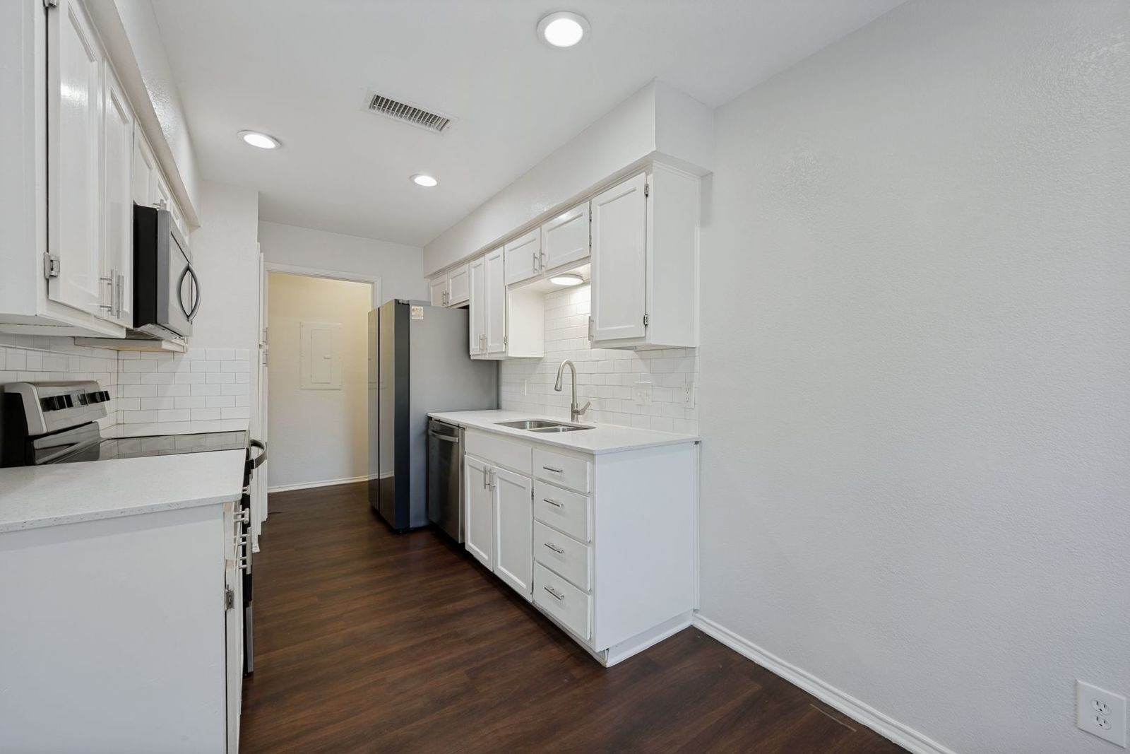 Spacious 3-Bedroom Townhome in the Heart of Kennedale property image