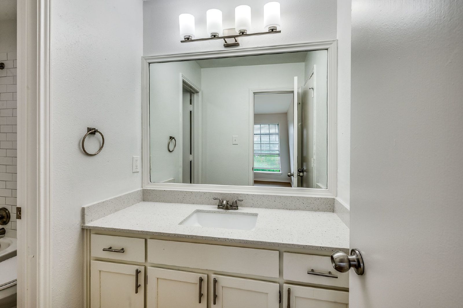 Spacious 3-Bedroom Townhome in the Heart of Kennedale property image