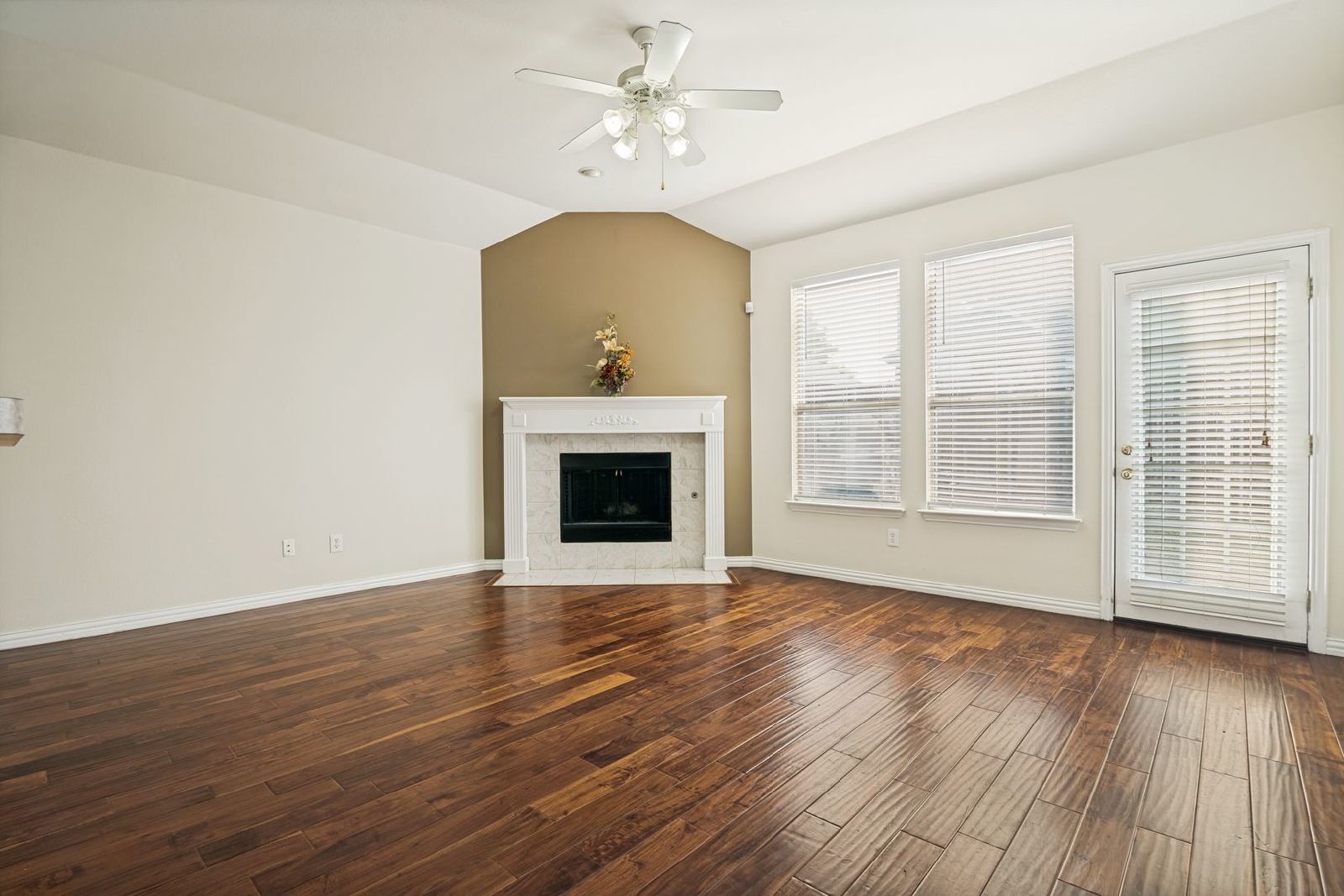 Spacious 4-Bedroom Home with Open Floor Plan in Plano property image