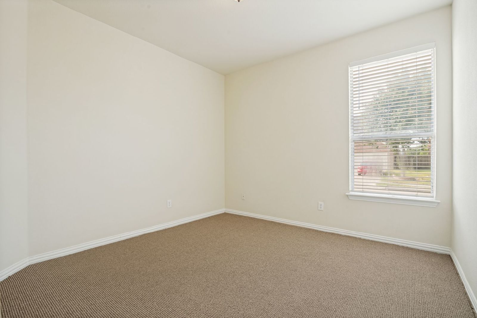 Spacious 4-Bedroom Home with Open Floor Plan in Plano property image