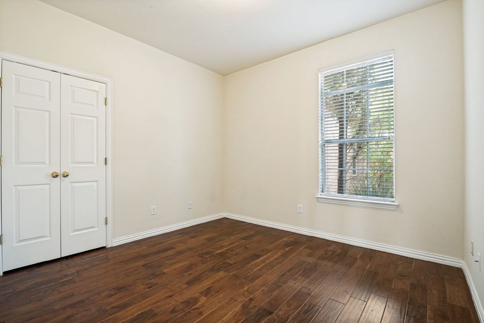 Spacious 4-Bedroom Home with Open Floor Plan in Plano property image