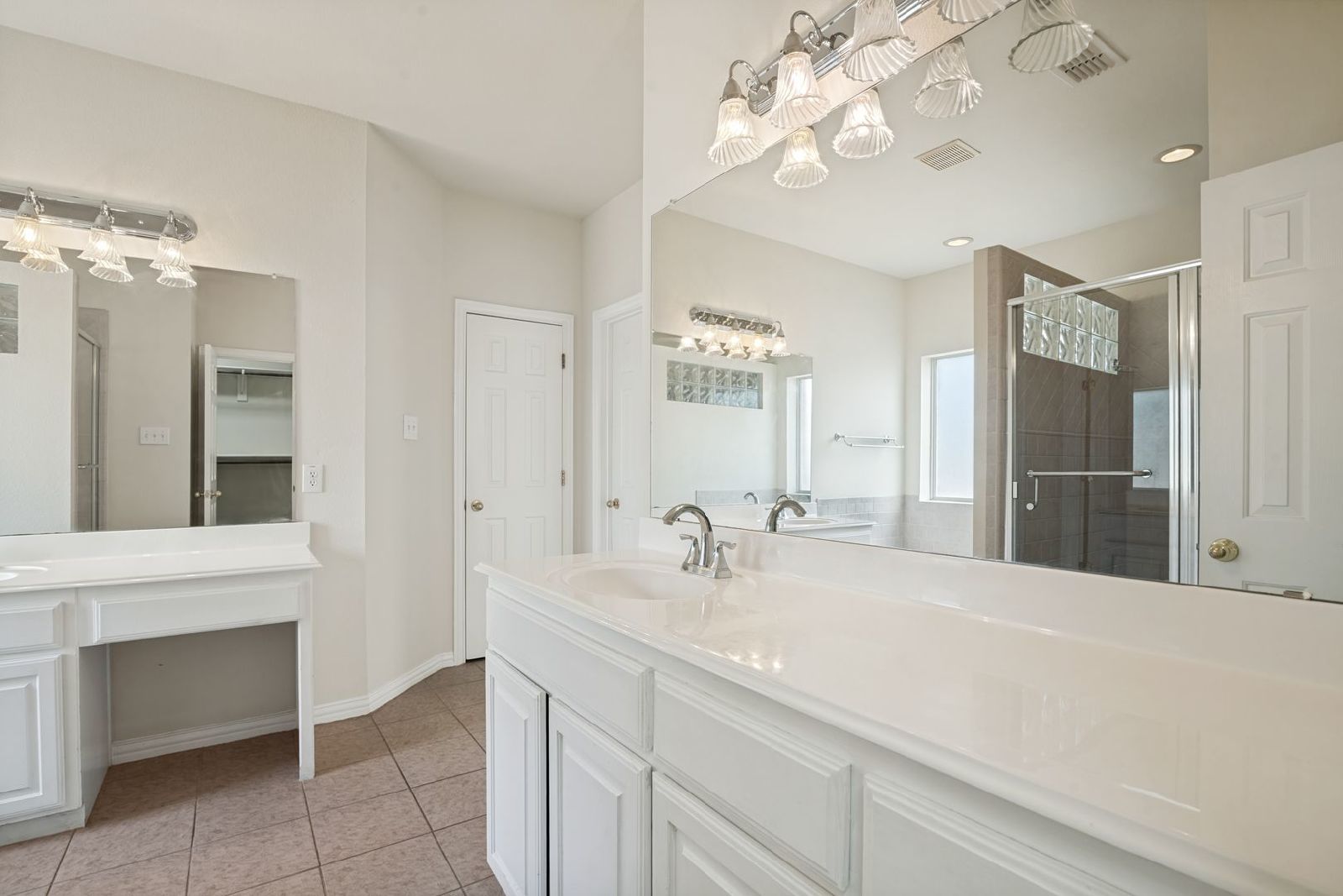 Spacious 4-Bedroom Home with Open Floor Plan in Plano property image