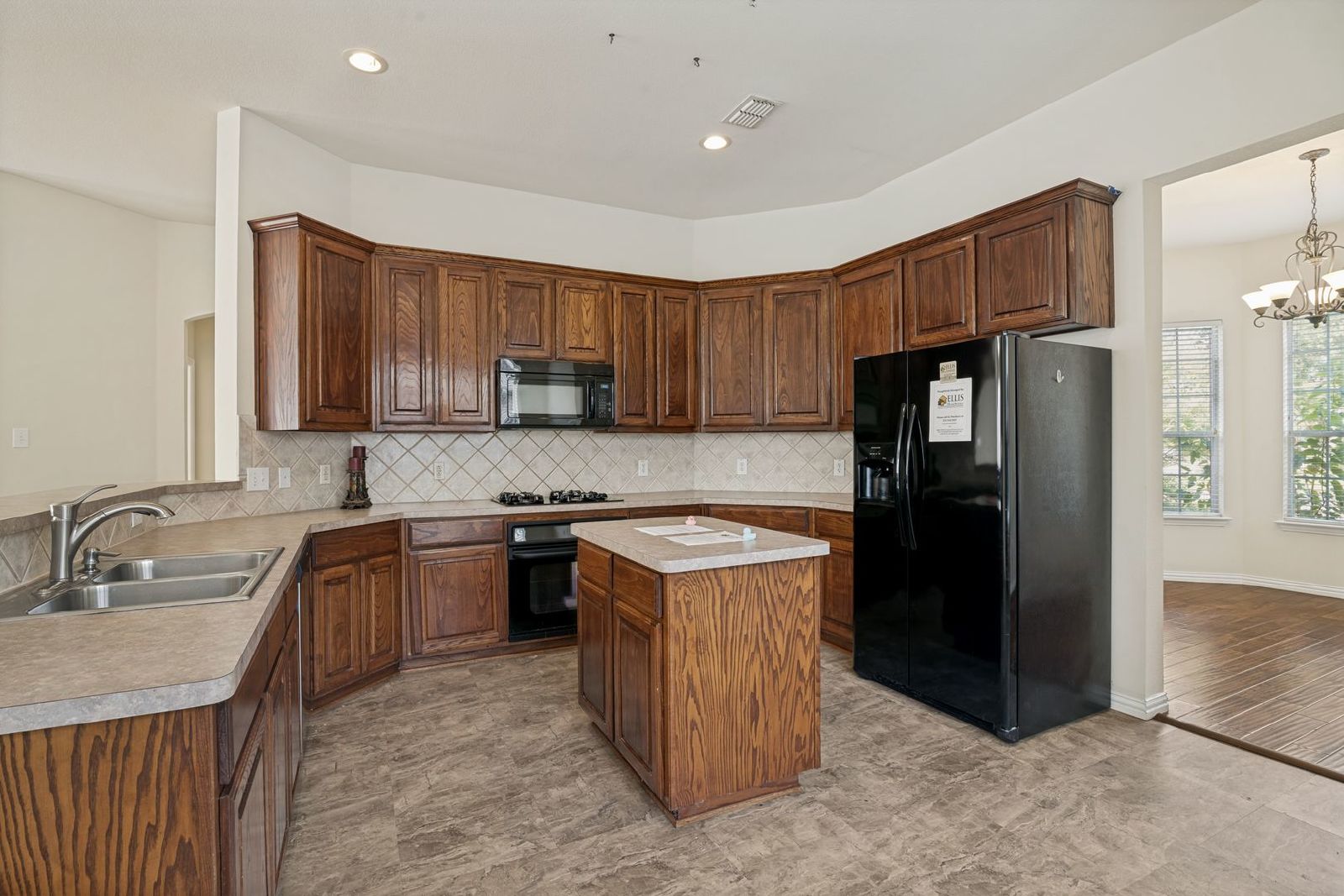 Spacious 4-Bedroom Home with Open Floor Plan in Plano property image