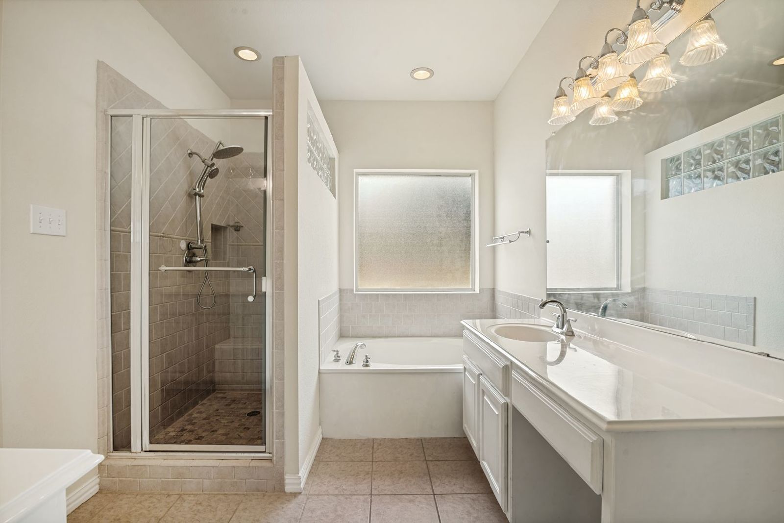 Spacious 4-Bedroom Home with Open Floor Plan in Plano property image