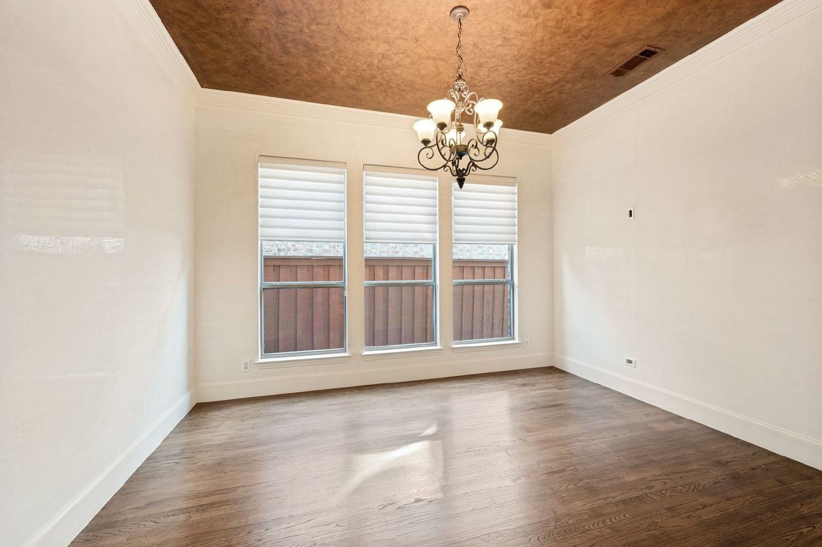 Luxury 3-Bedroom Home with Theater, Game Room & Private Office property image