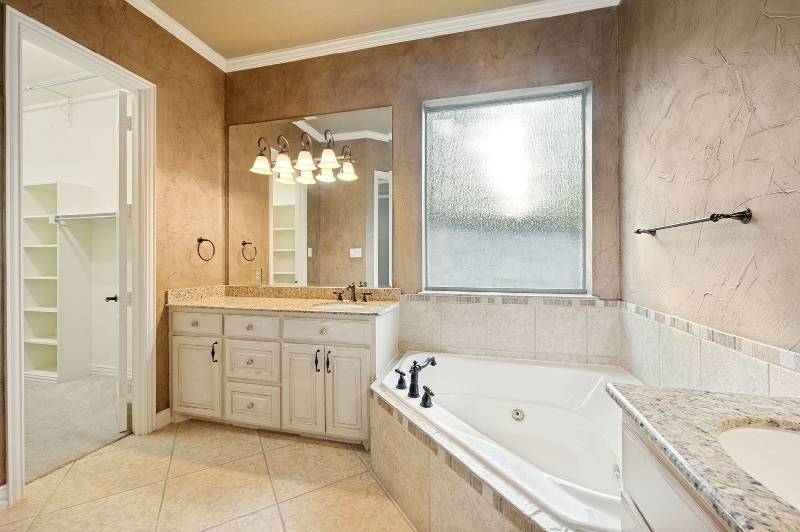 Luxury 3-Bedroom Home with Theater, Game Room & Private Office property image