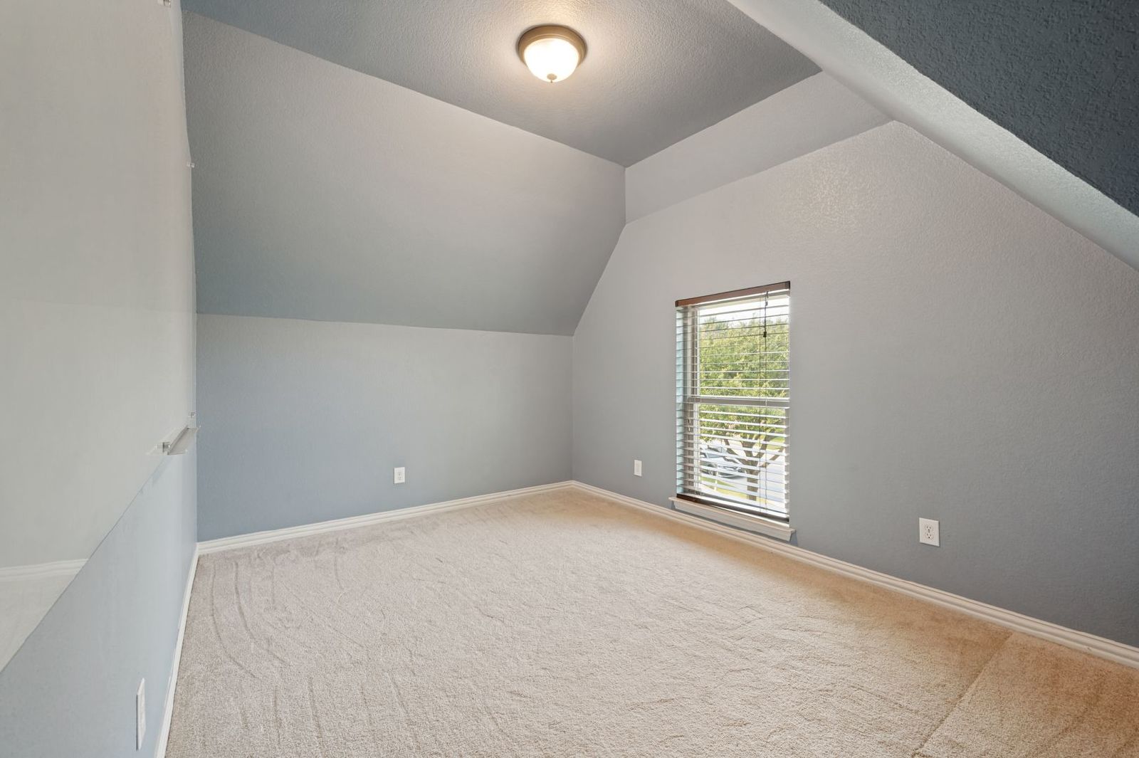 Luxury 3-Bedroom Home with Theater, Game Room & Private Office property image