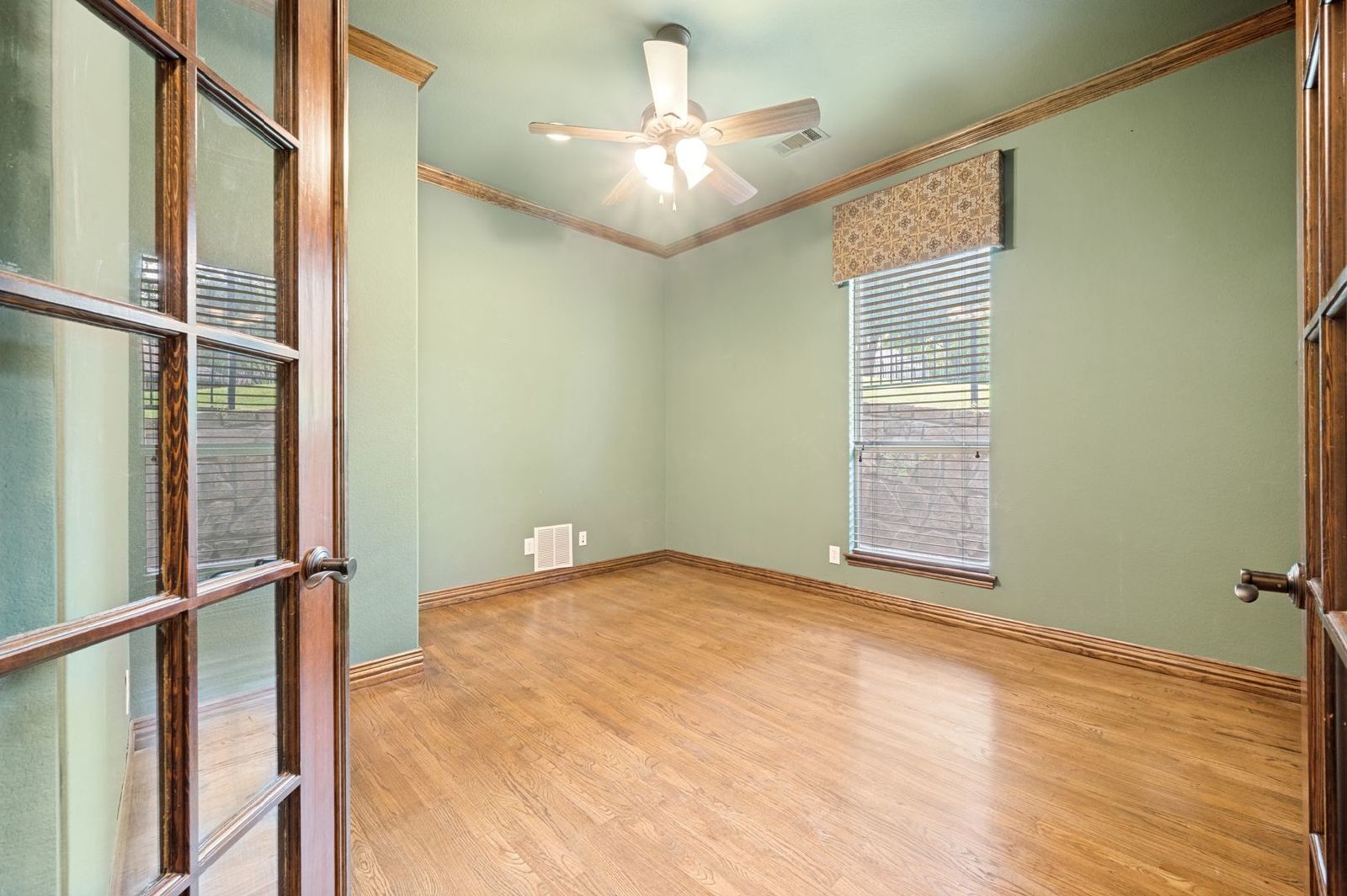 Luxury 3-Bedroom Home with Theater, Game Room & Private Office property image