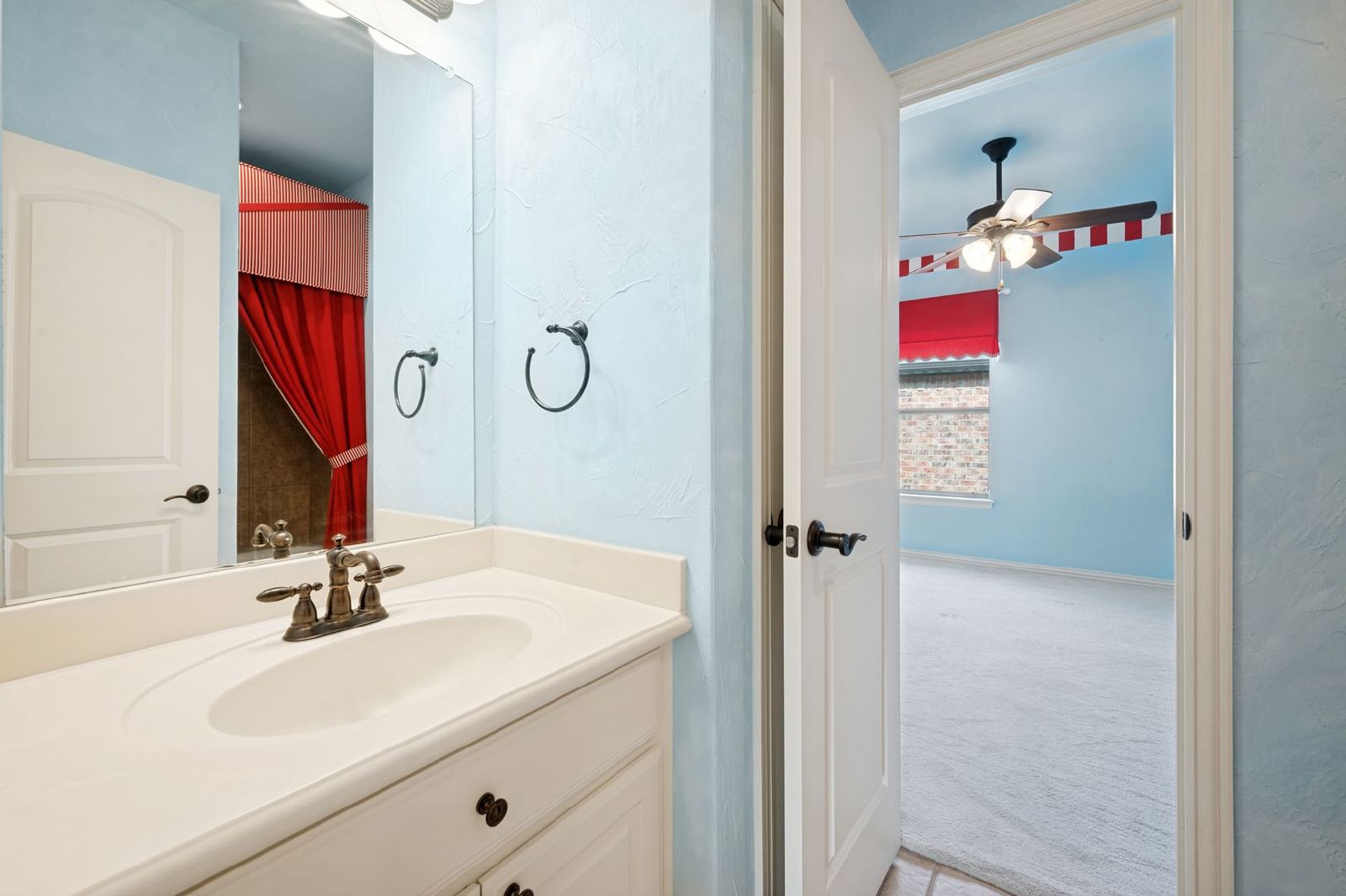 Luxury 3-Bedroom Home with Theater, Game Room & Private Office property image