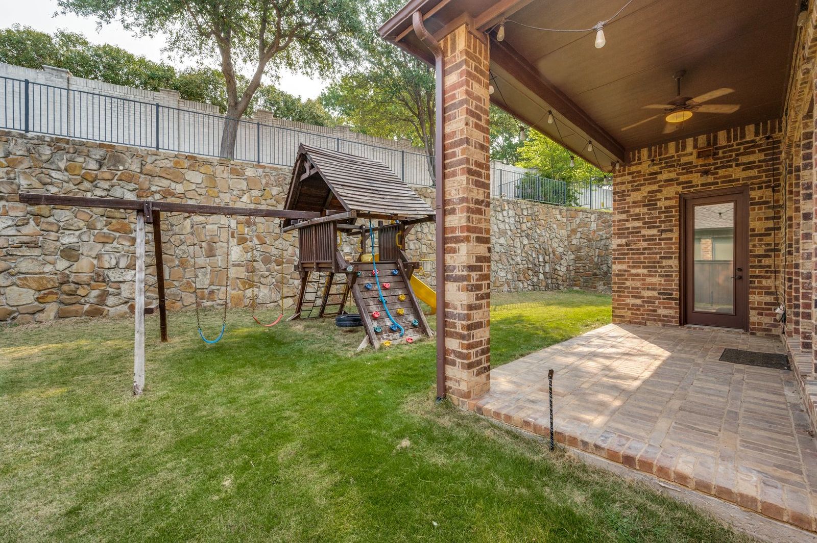 Luxury 3-Bedroom Home with Theater, Game Room & Private Office property image