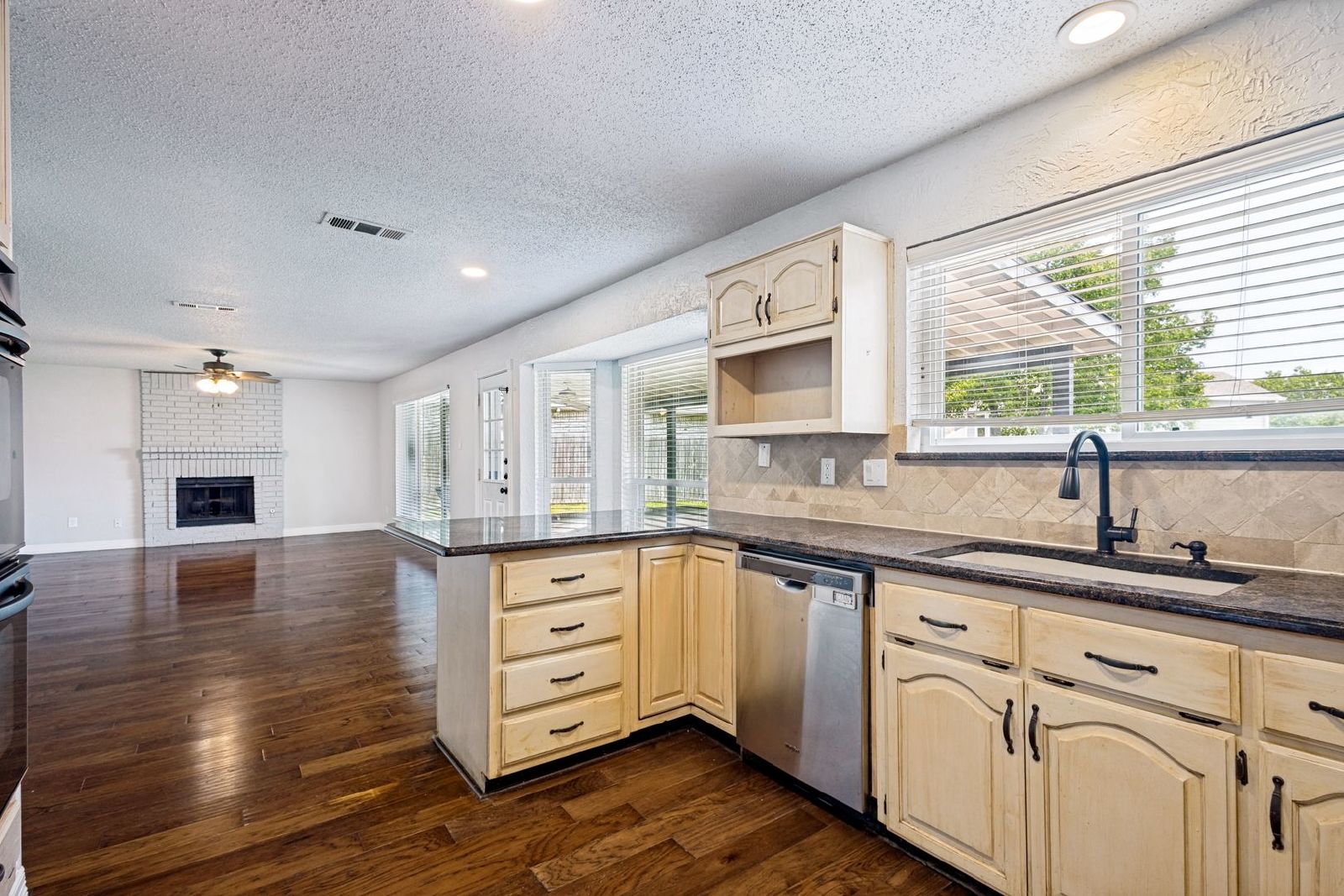 Stunning 4-Bedroom Home  in the Heart of Flower Mound property image