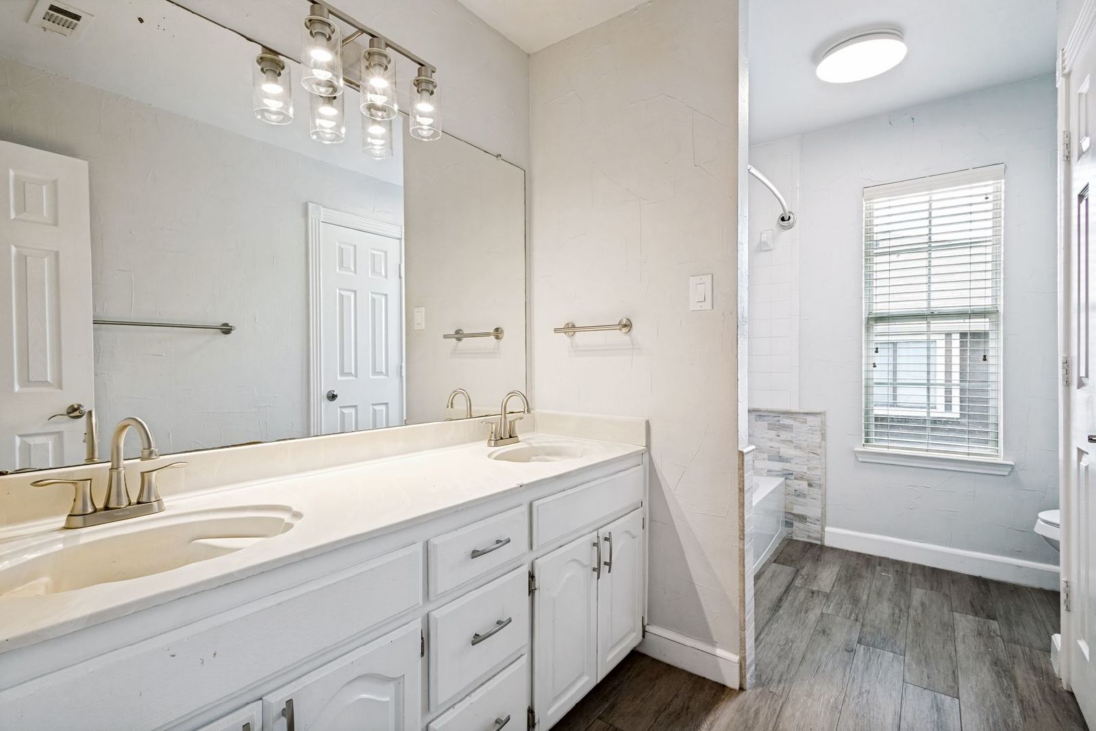 Stunning 4-Bedroom Home  in the Heart of Flower Mound property image