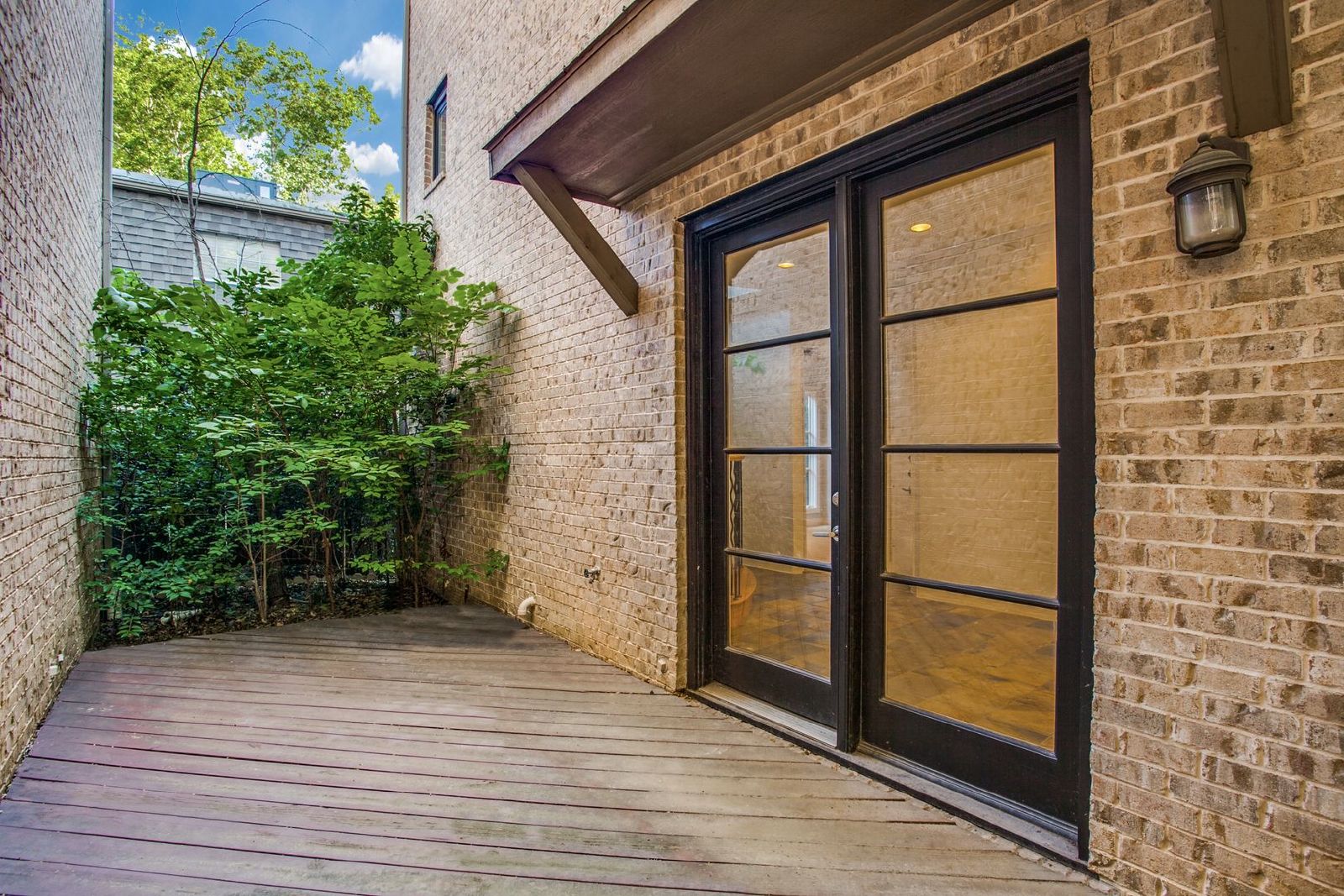 Luxury 3-Bedroom Townhome in Oak Lawn – 3805 Holland Ave, Dallas, TX 75219 property image