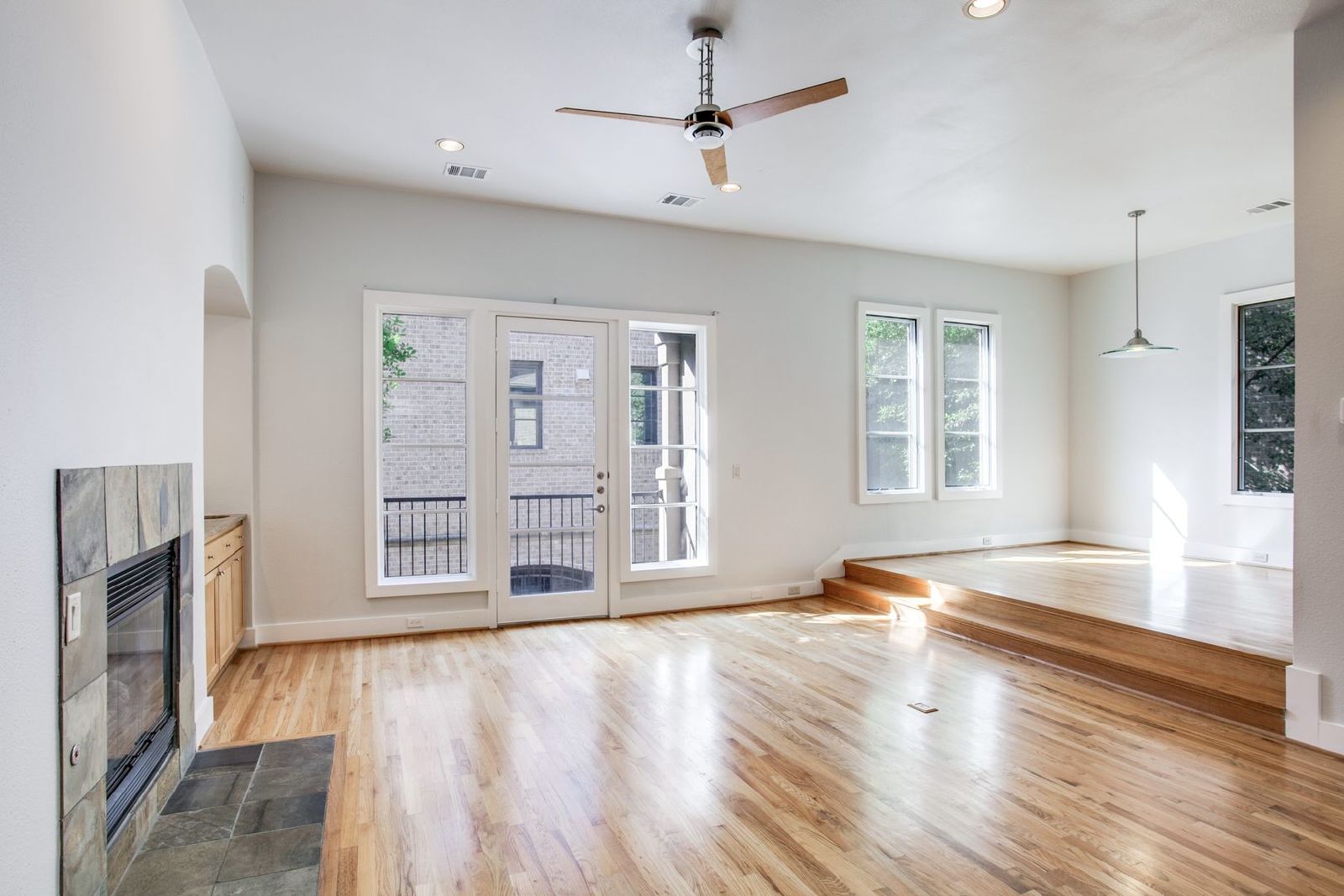 Luxury 3-Bedroom Townhome in Oak Lawn – 3805 Holland Ave, Dallas, TX 75219 property image