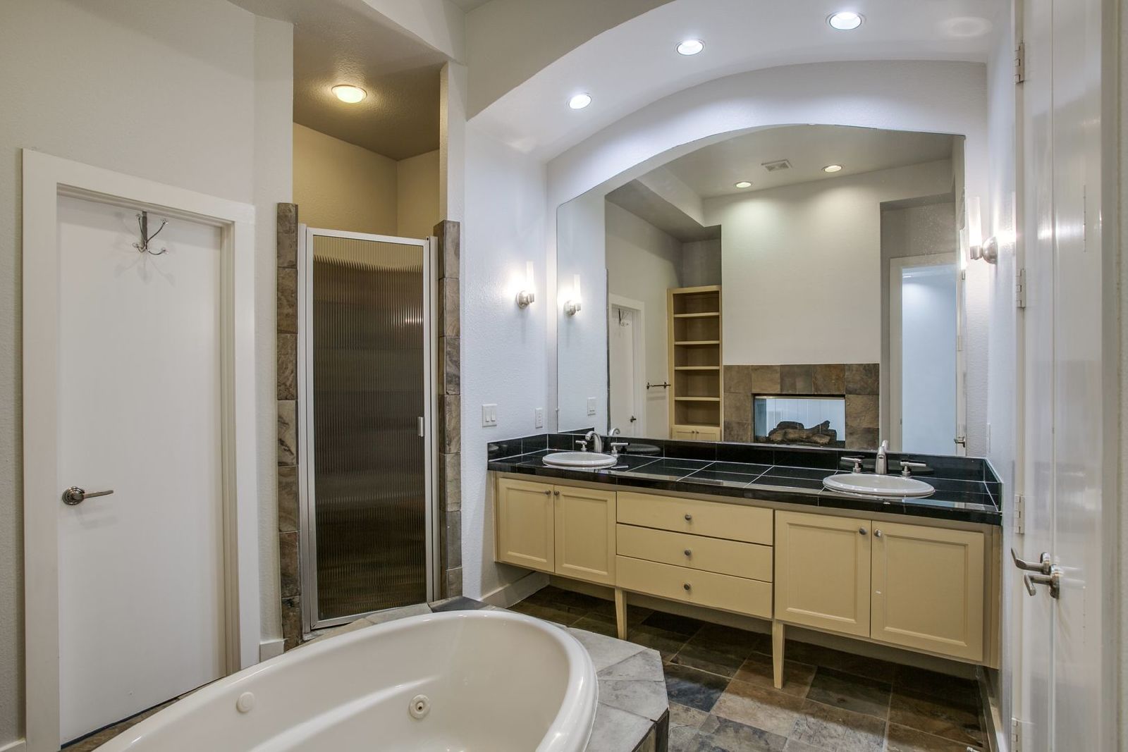 Luxury 3-Bedroom Townhome in Oak Lawn – 3805 Holland Ave, Dallas, TX 75219 property image