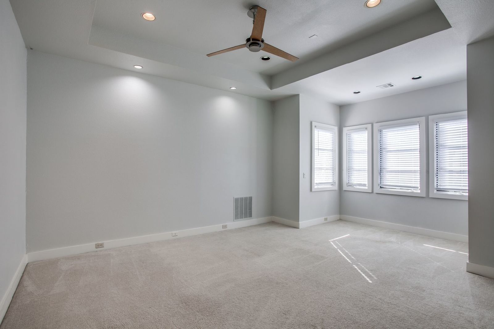 Luxury 3-Bedroom Townhome in Oak Lawn – 3805 Holland Ave, Dallas, TX 75219 property image