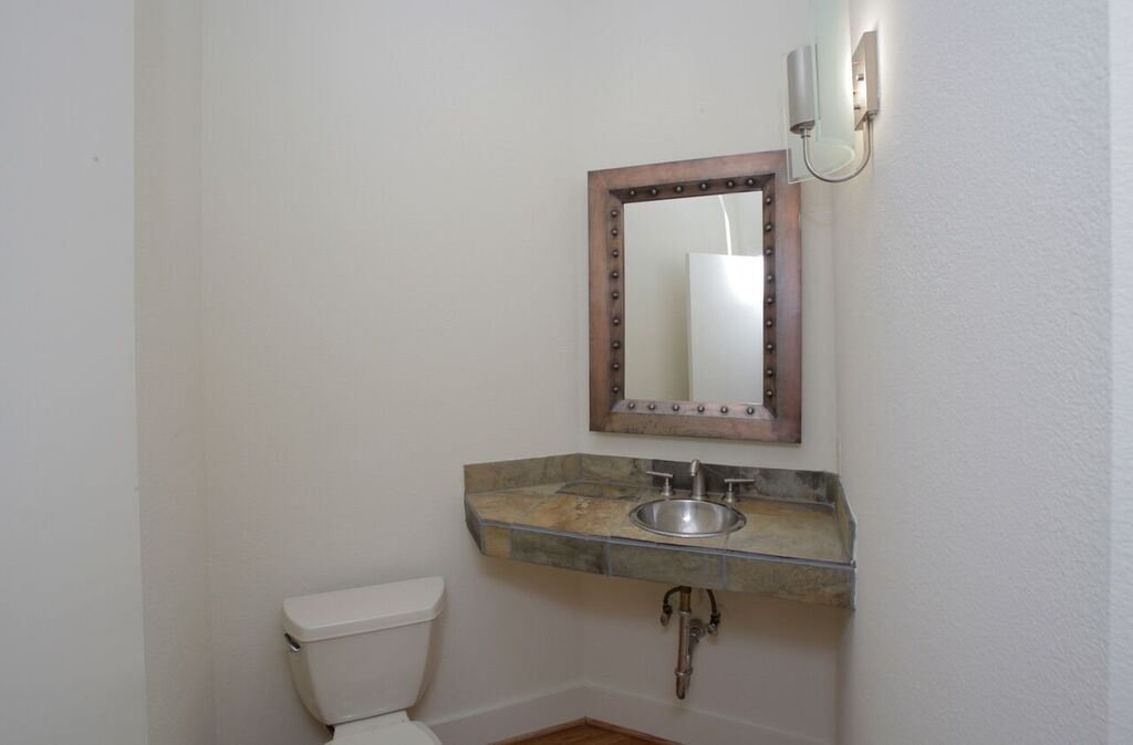 Luxury 3-Bedroom Townhome in Oak Lawn – 3805 Holland Ave, Dallas, TX 75219 property image