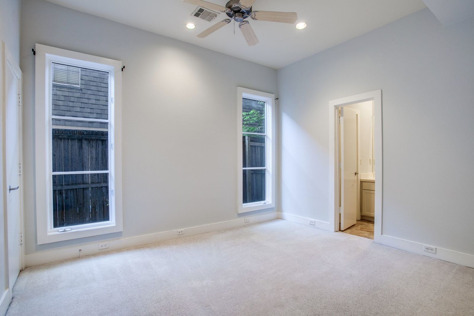 Luxury 3-Bedroom Townhome in Oak Lawn – 3805 Holland Ave, Dallas, TX 75219 property image