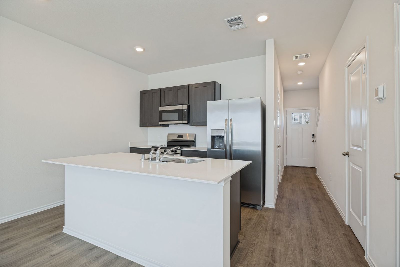 Modern 2-Bedroom Townhome in Princeton – 209 Tall Cedar Way property image