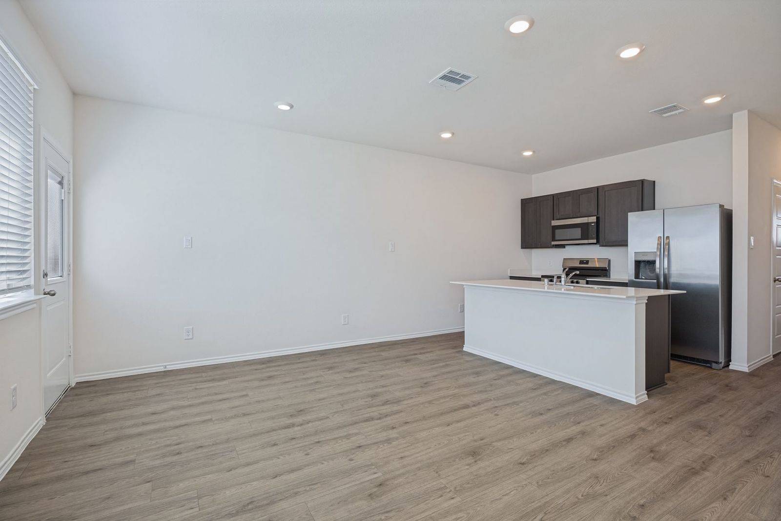 Modern 2-Bedroom Townhome in Princeton – 209 Tall Cedar Way property image