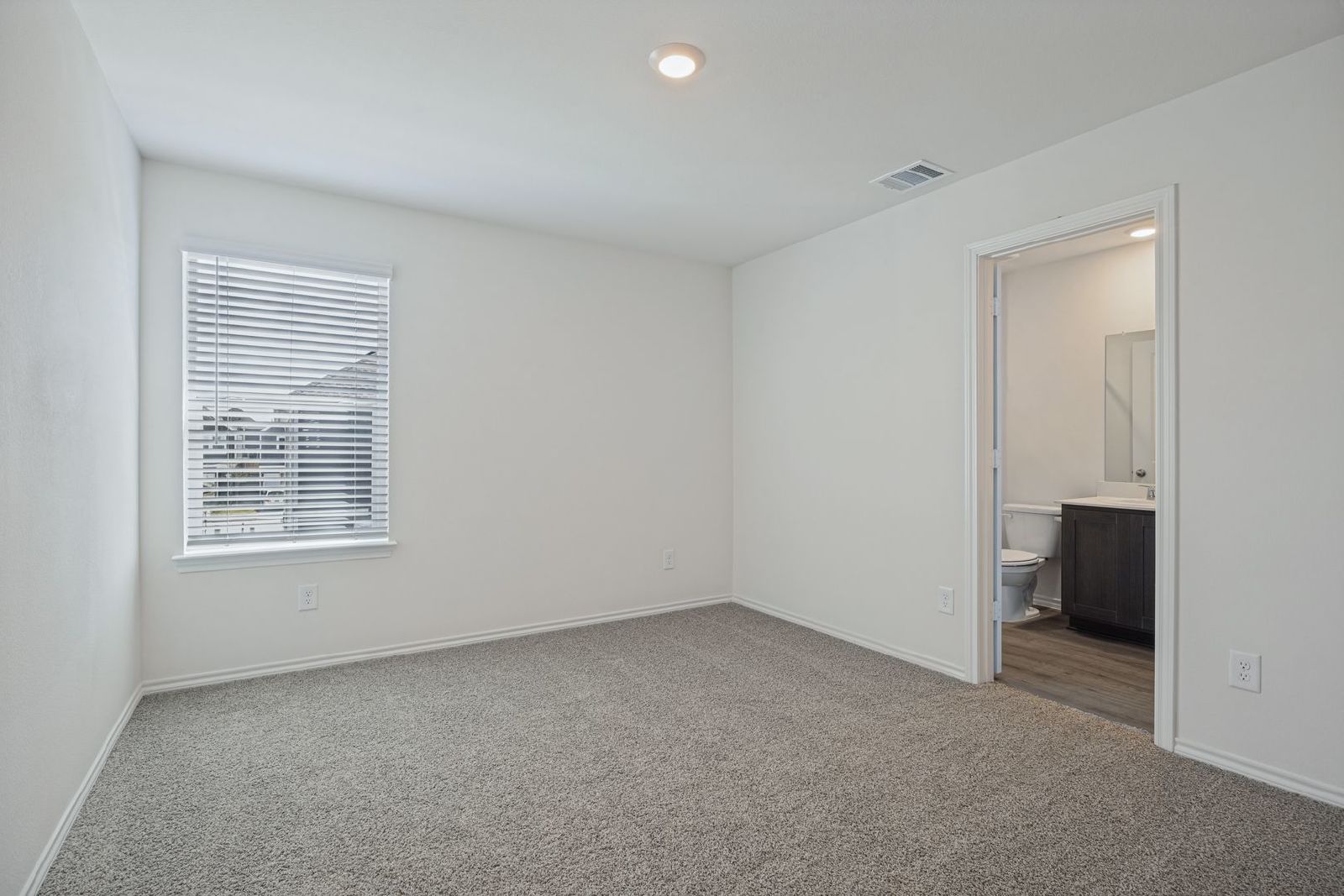 Modern 2-Bedroom Townhome in Princeton – 209 Tall Cedar Way property image